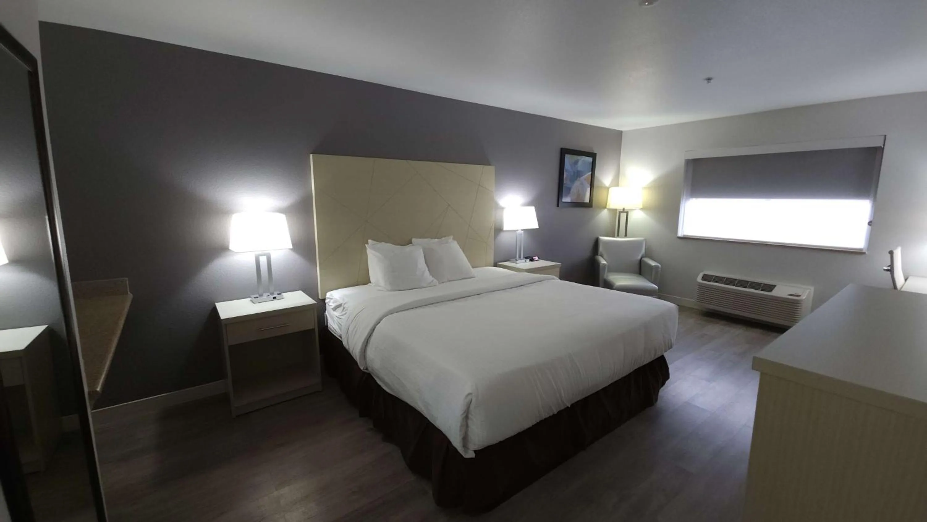 Bedroom, Bed in West Valley Inn