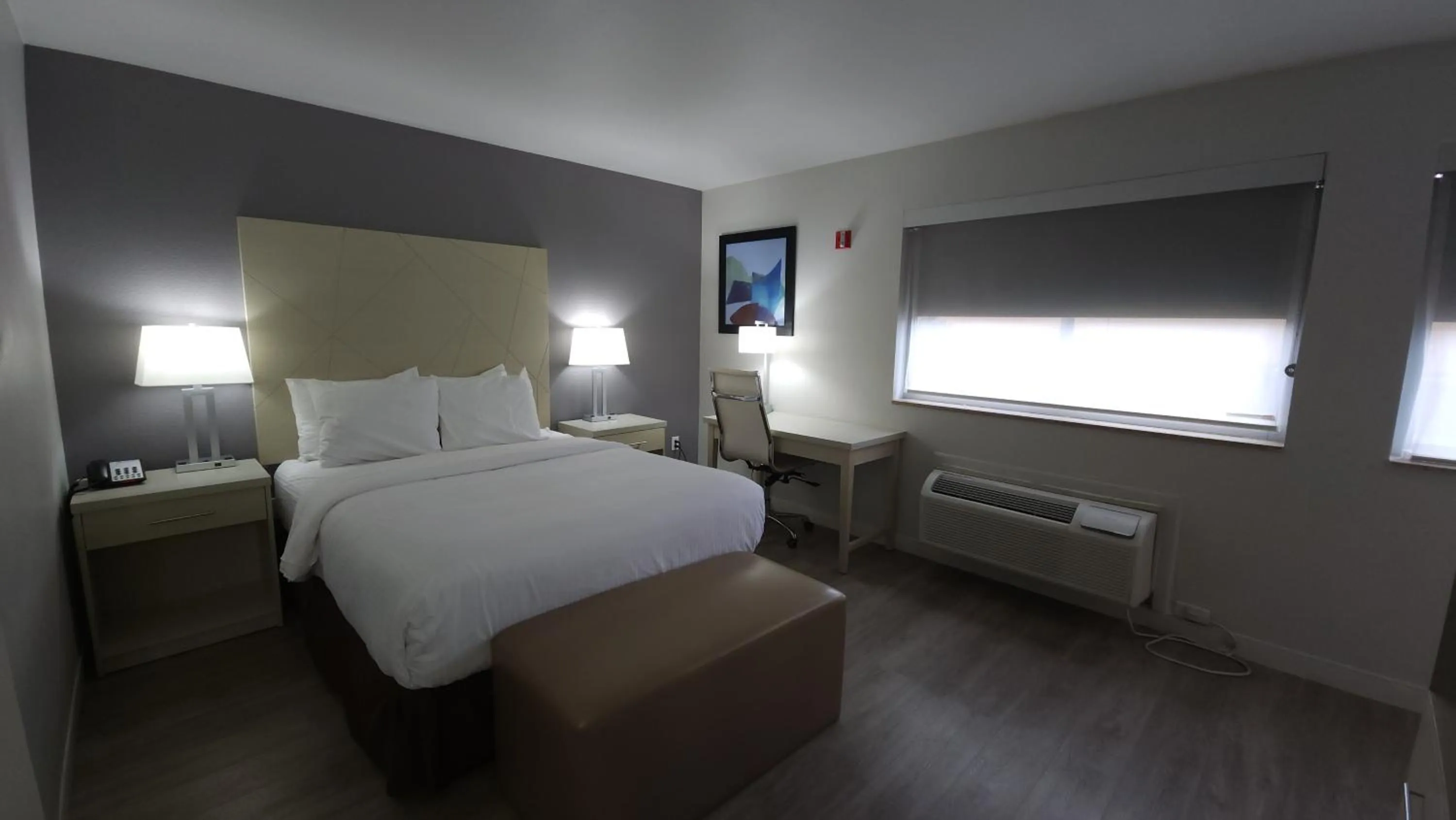 Bedroom, Bed in West Valley Inn