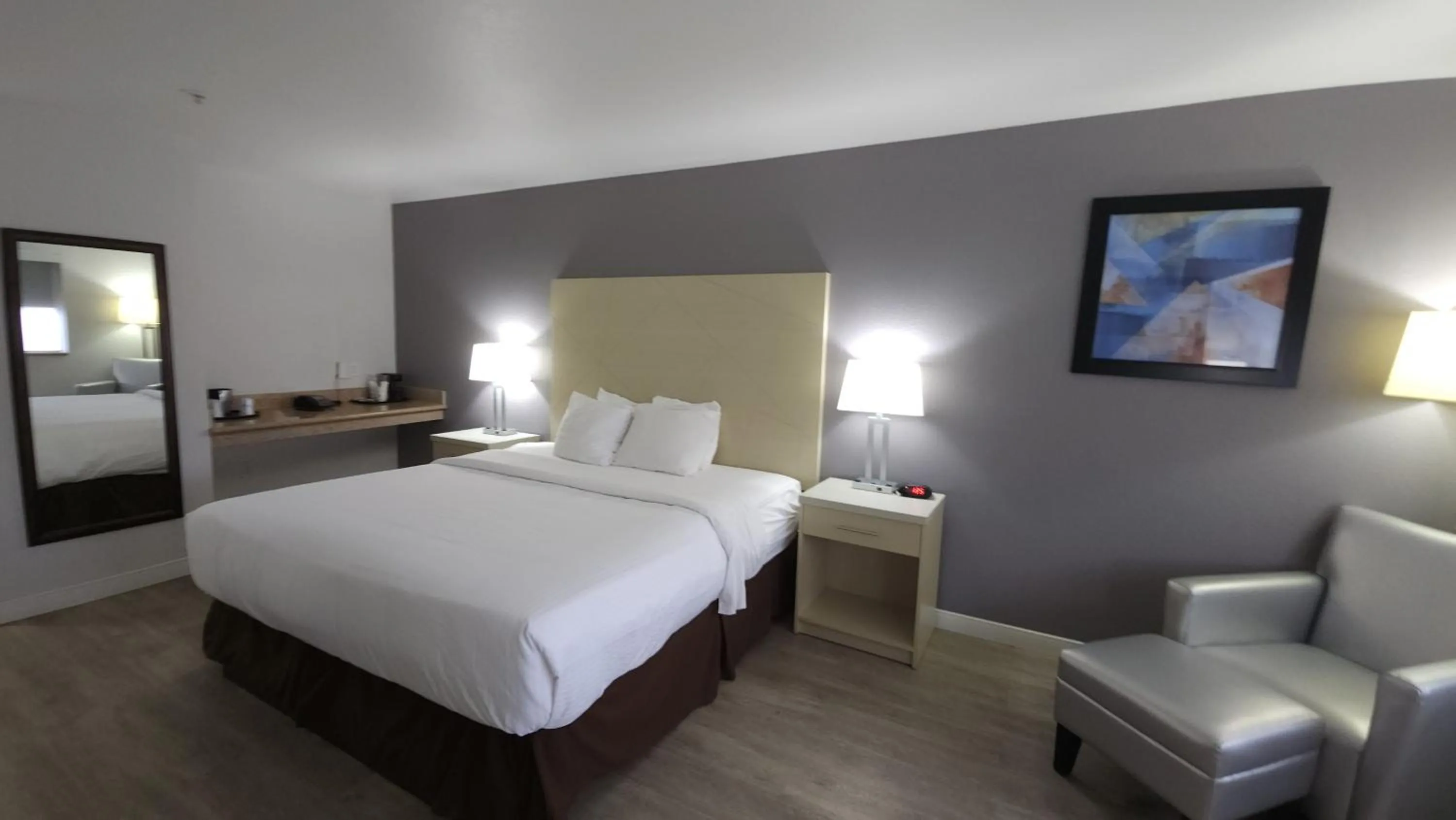 Bedroom, Bed in West Valley Inn