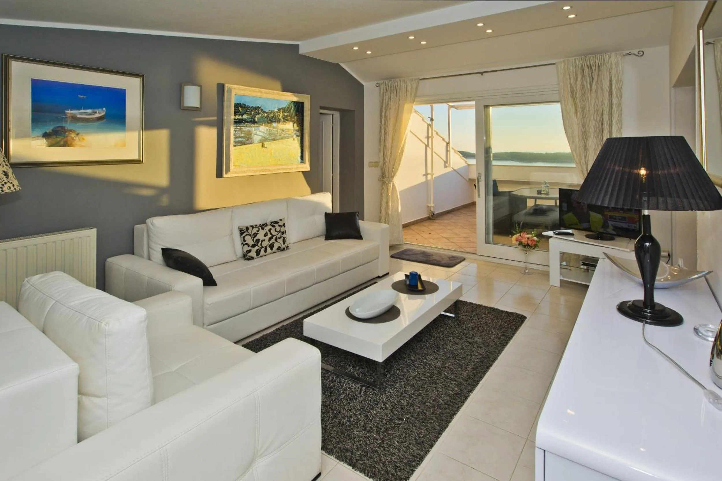 Two-Bedroom Apartment with Sea View (4 Adults) - Attic in Apartments Viskovic Margita