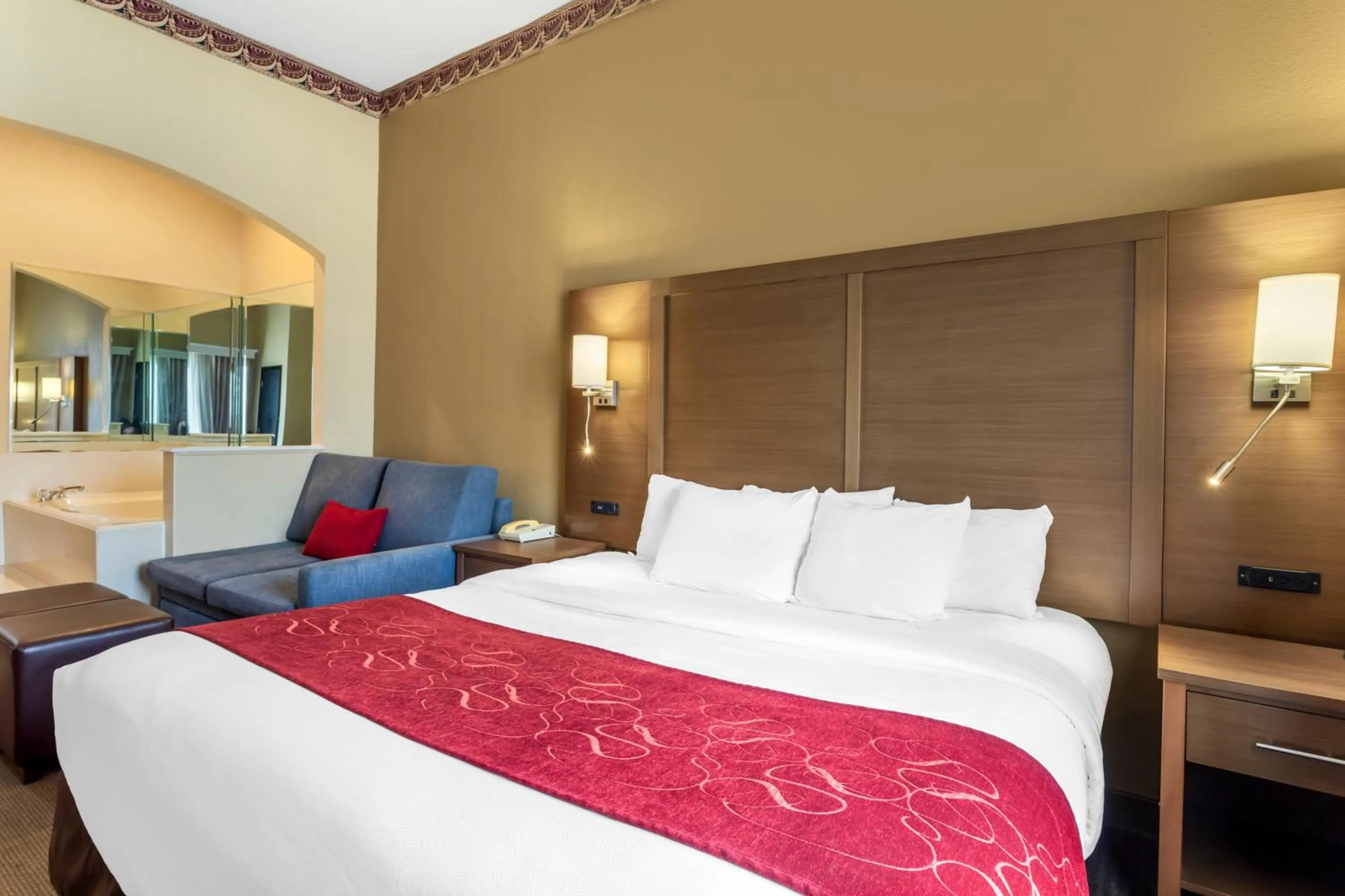 Bed in Comfort Suites Bush Intercontinental Airport