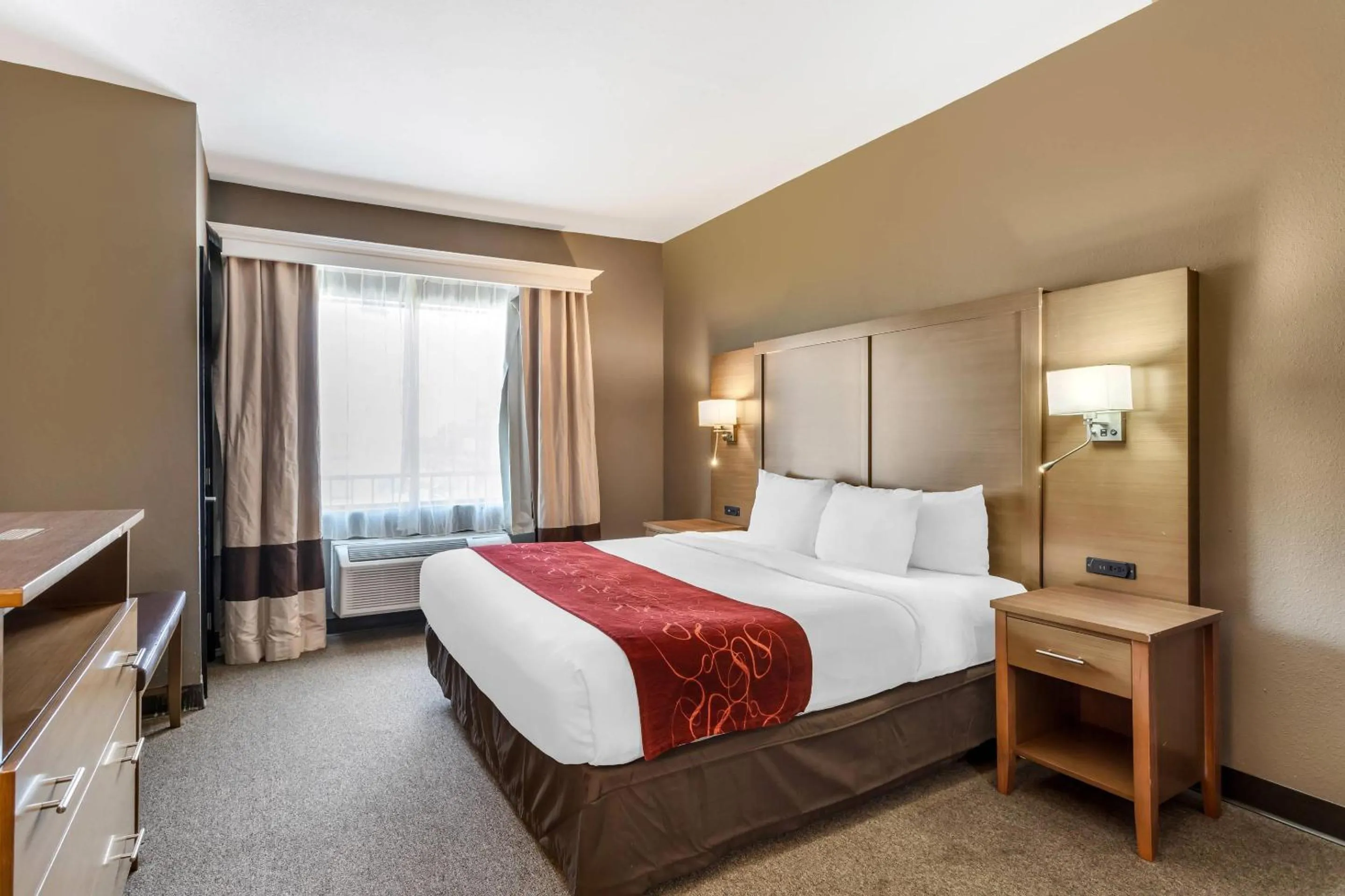 Bedroom, Bed in Comfort Suites Bush Intercontinental Airport
