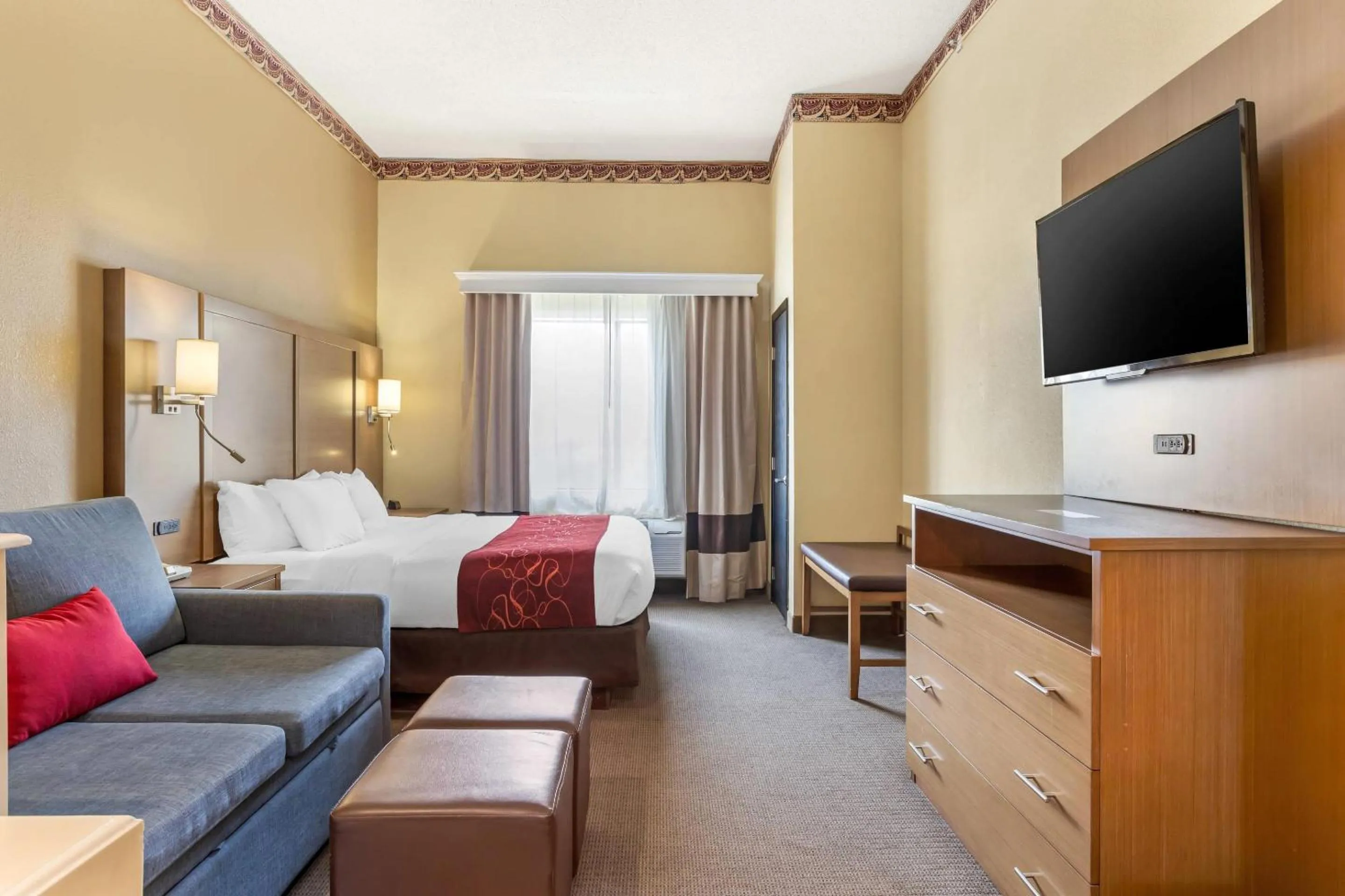 Bedroom, Bed in Comfort Suites Bush Intercontinental Airport