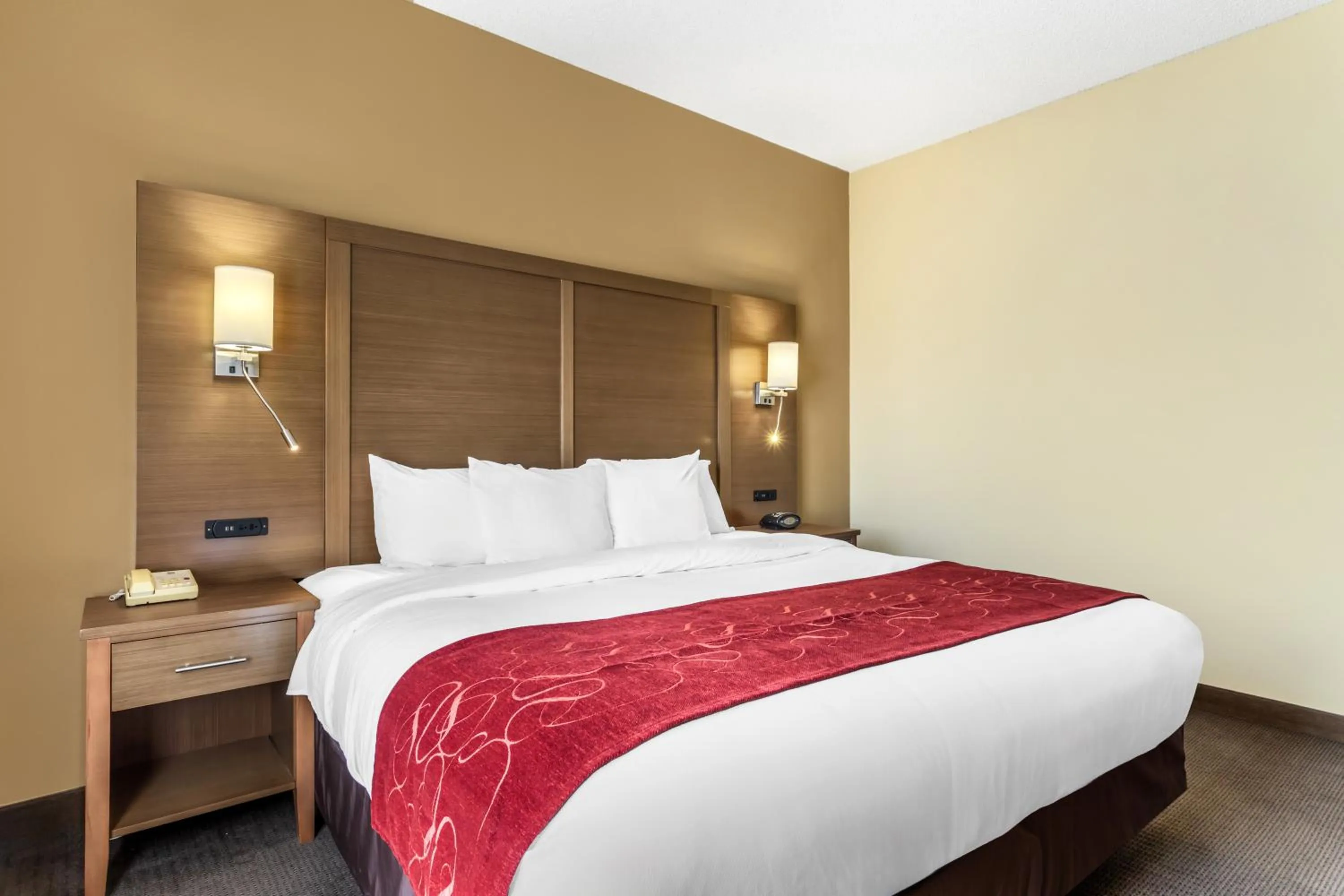 Bed in Comfort Suites Bush Intercontinental Airport