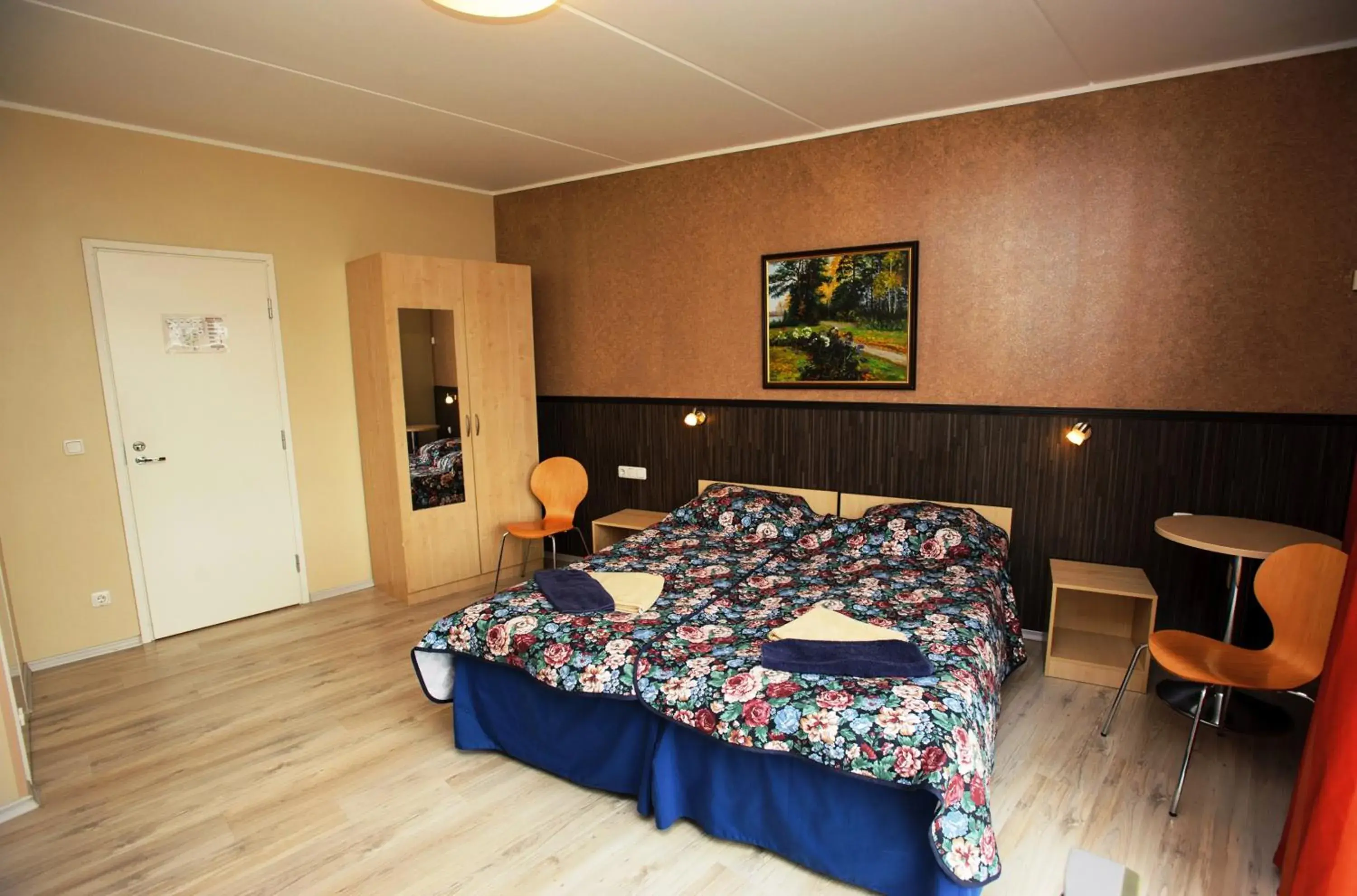 Family Room (2 Adults + 2 Children) in Ranna Villa & FREE PARKING Family Room (2 Adults + 2 Children) in Ranna Villa & FREE PARKING