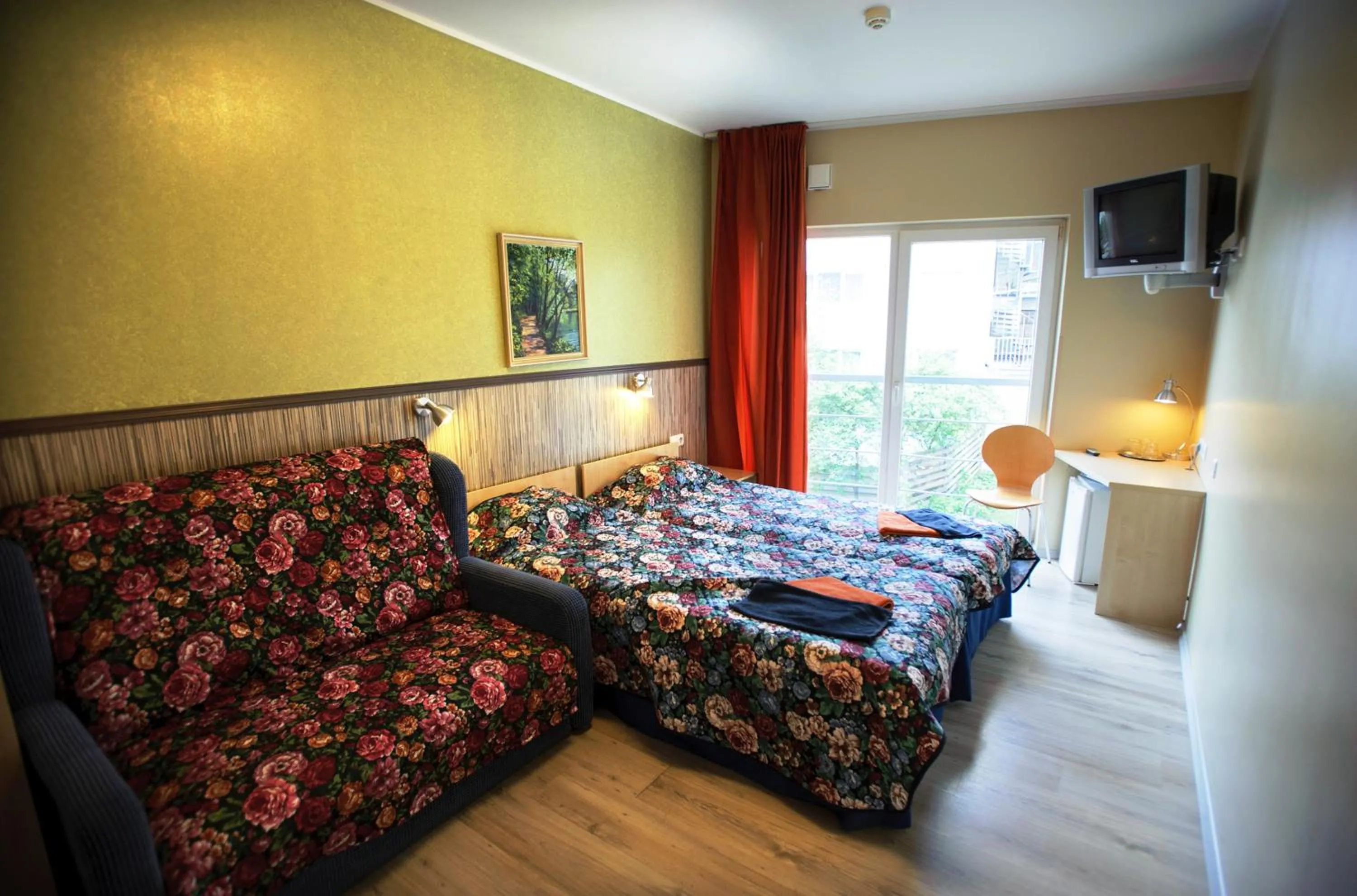 Twin Room with Extra Bed in Ranna Villa & FREE PARKING