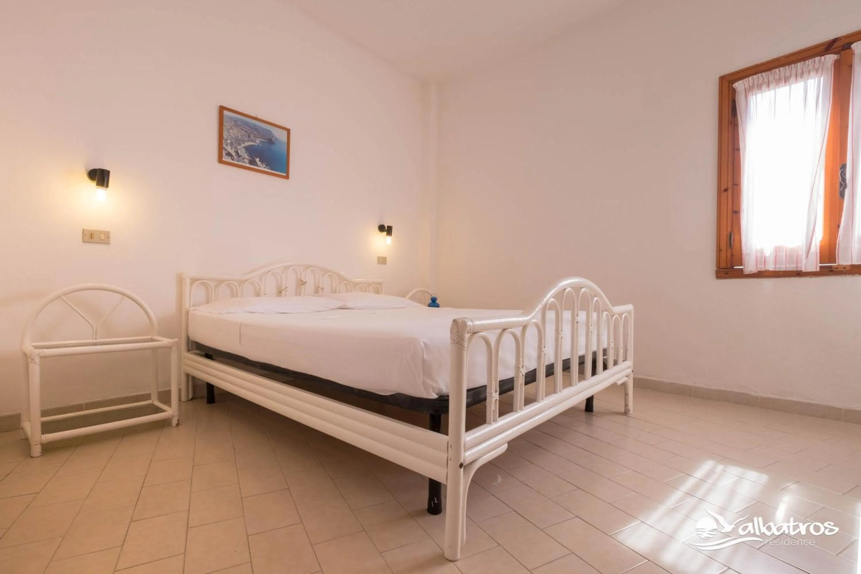 Photo of the whole room, Bed in Residence Albatros