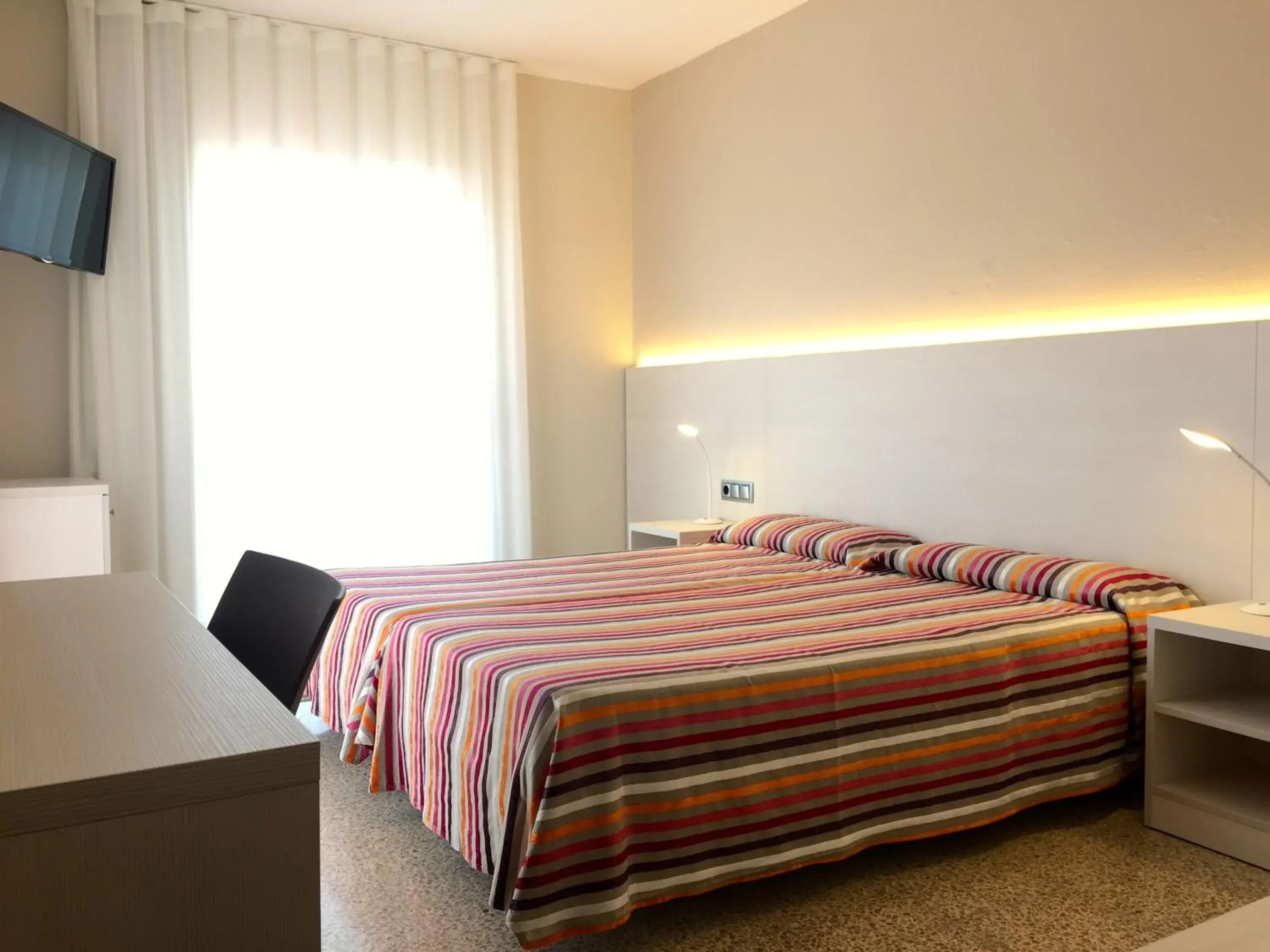 Double or Twin Room with Pool View in Hotel Nereida Double or Twin Room with Pool View in Hotel Nereida