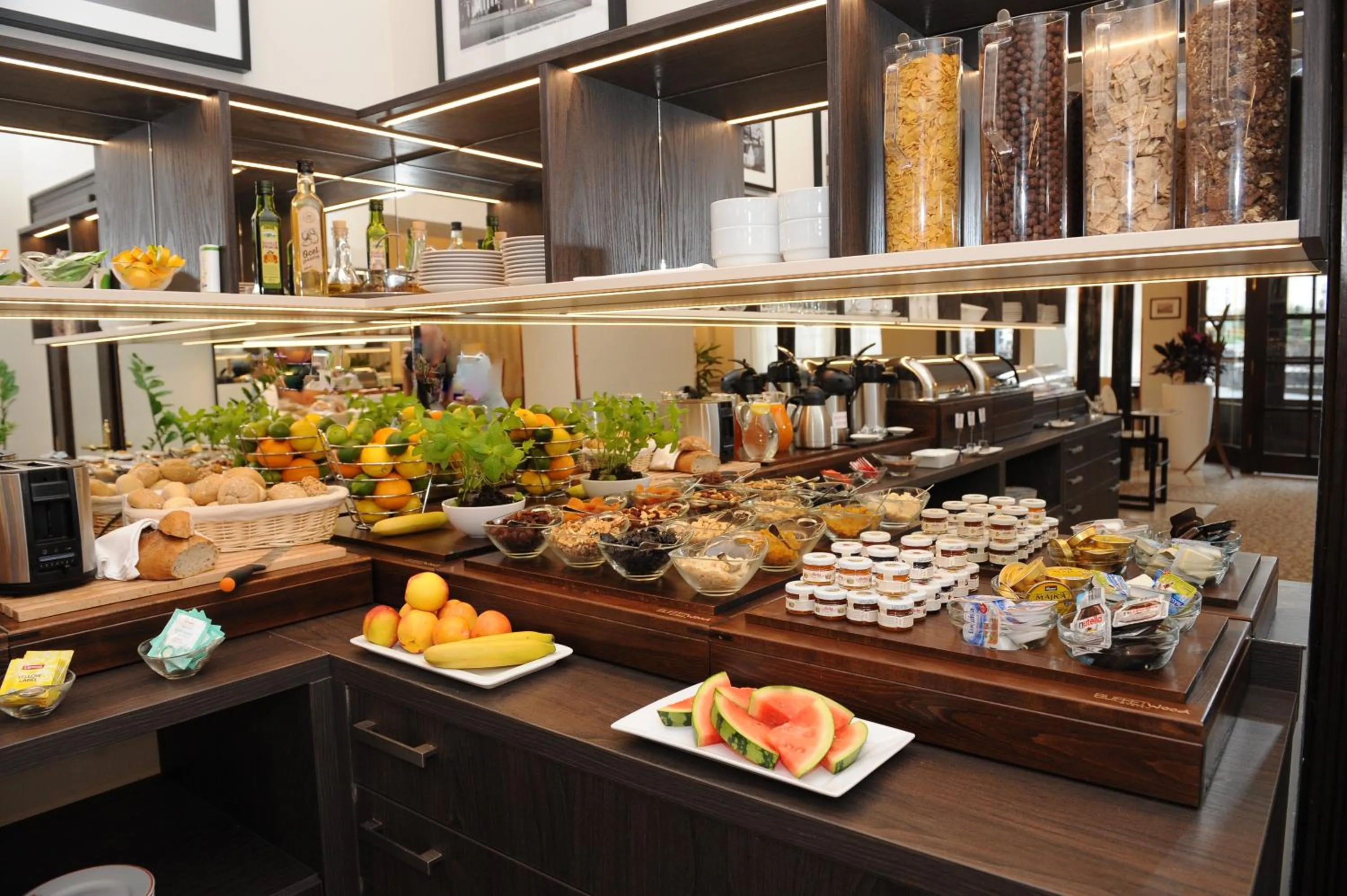 Buffet breakfast in Hotel Prince de Ligne