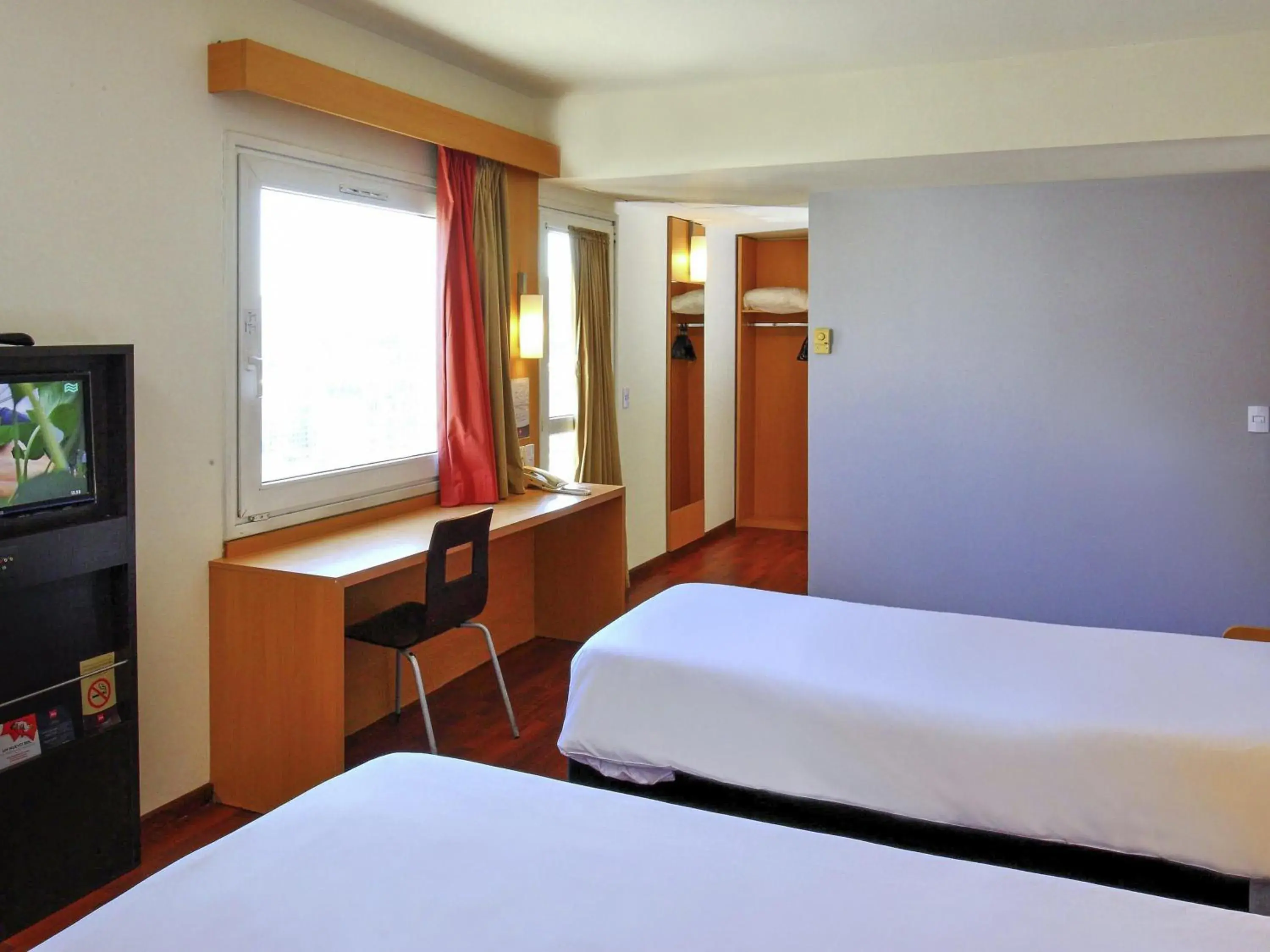 Bedroom, Bed in ibis Buenos Aires Congreso Bedroom, Bed in ibis Buenos Aires Congreso