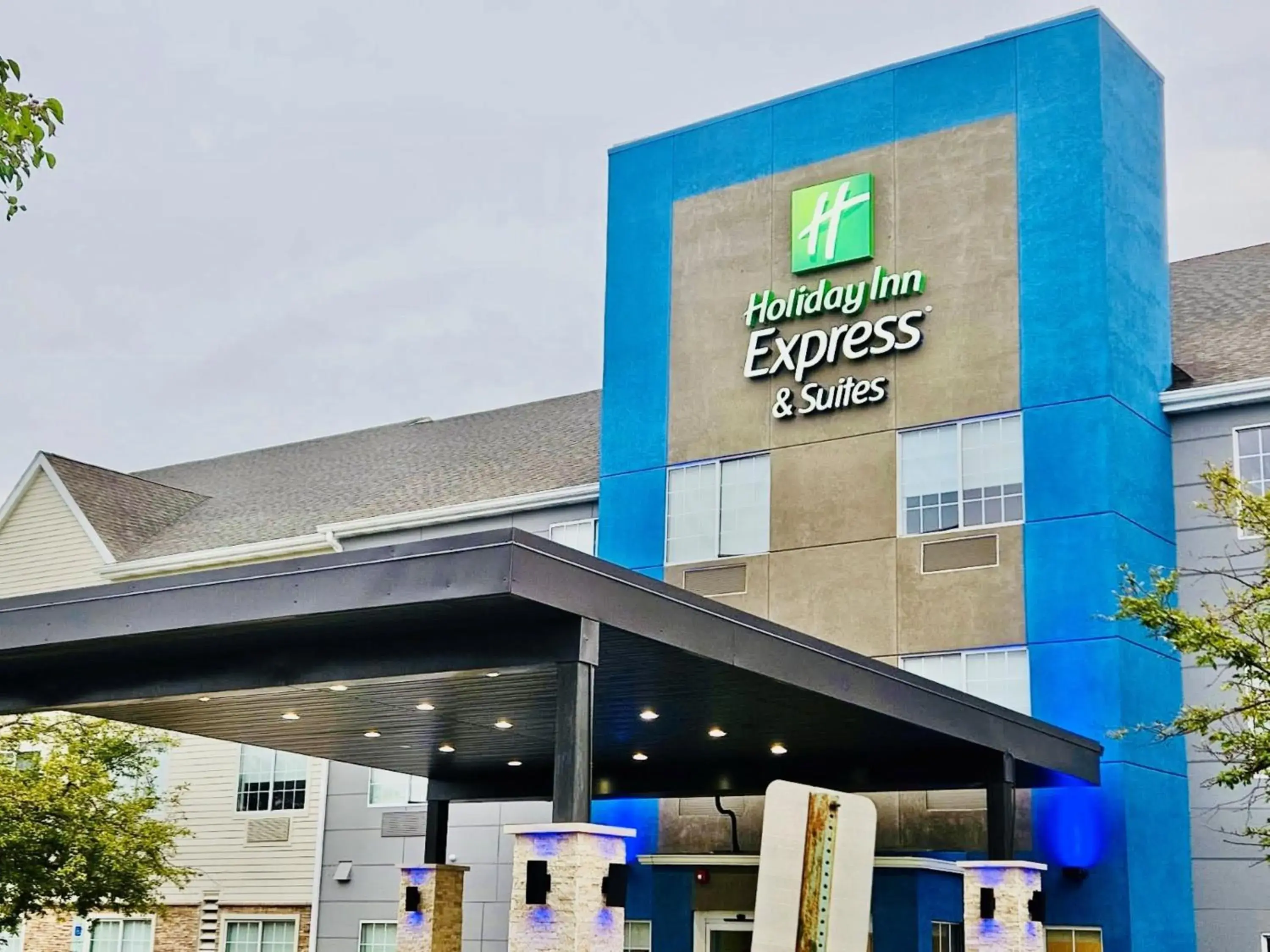 Property building in Holiday Inn Express & Suites Chicago - Matteson by IHG Property building in Holiday Inn Express & Suites Chicago - Matteson by IHG