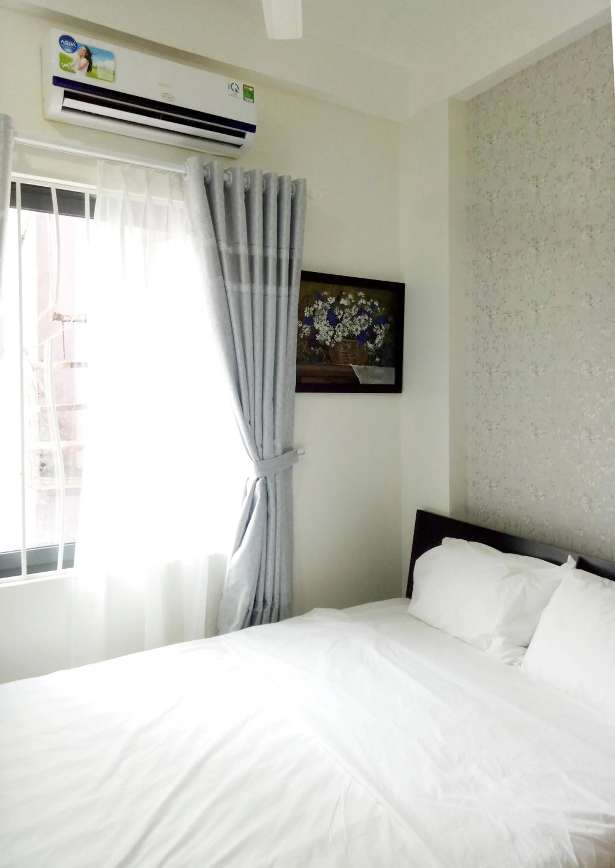 Staff, Bed in Tin Tin Hue Hostel