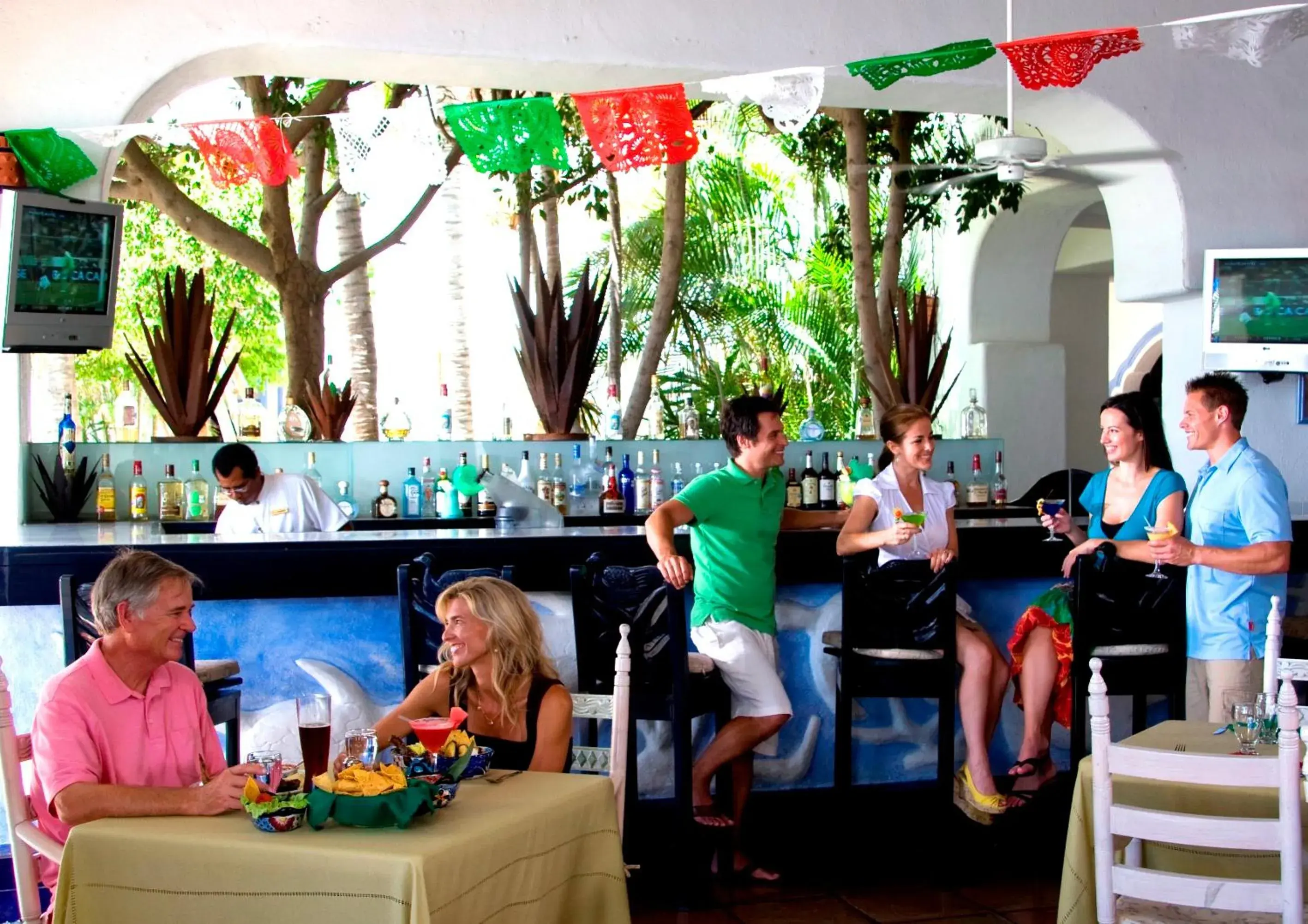 People in Pueblo Bonito Los Cabos Blanco Beach Resort - All Inclusive People in Pueblo Bonito Los Cabos Blanco Beach Resort - All Inclusive