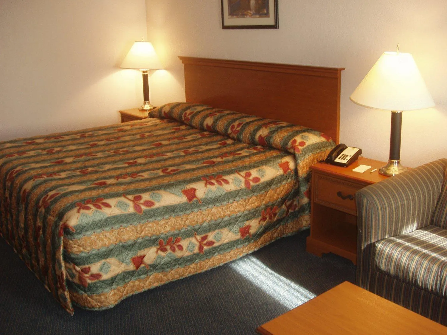 Bed in Kozy Inn Columbus