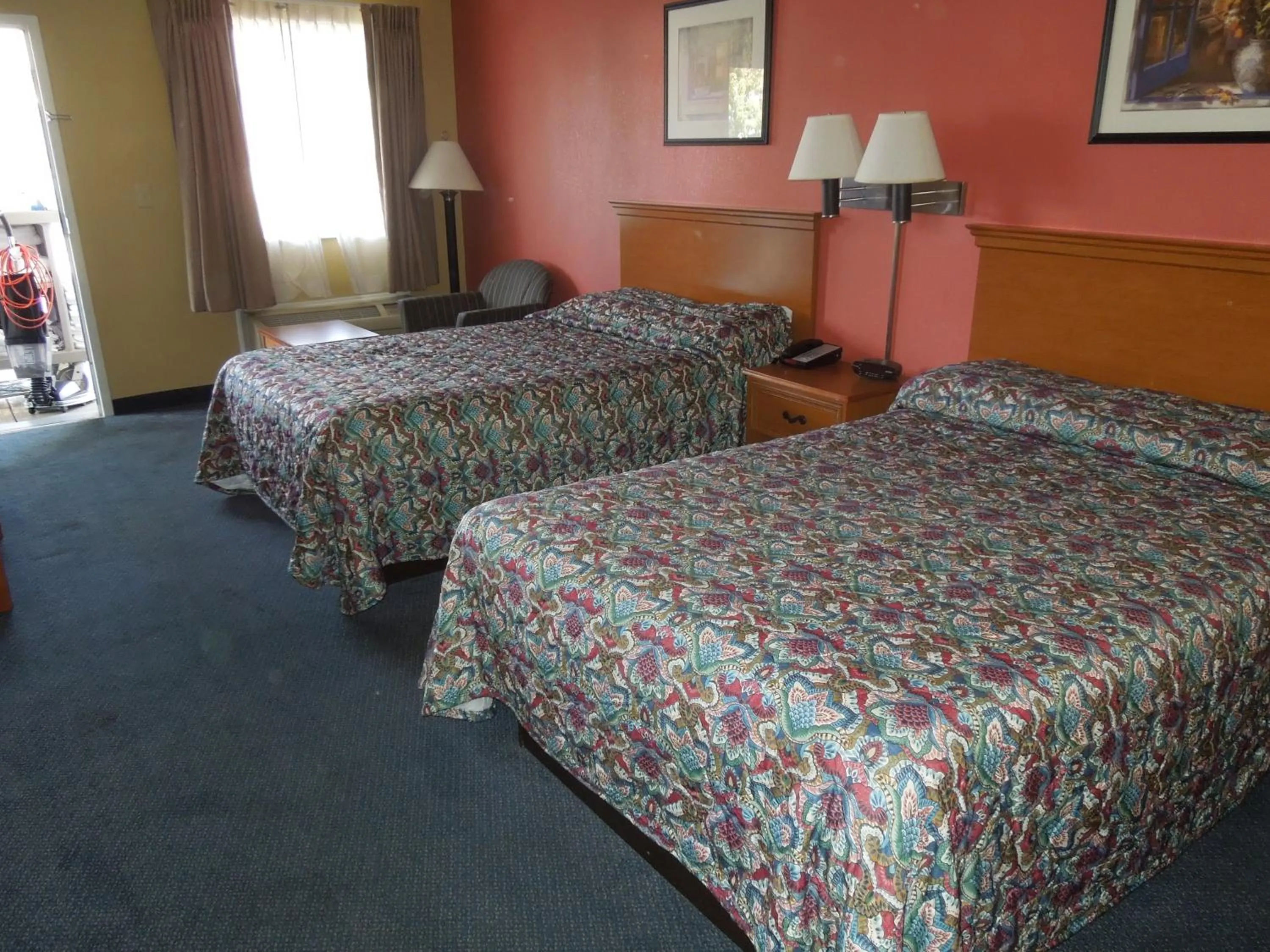 Bed in Kozy Inn Columbus