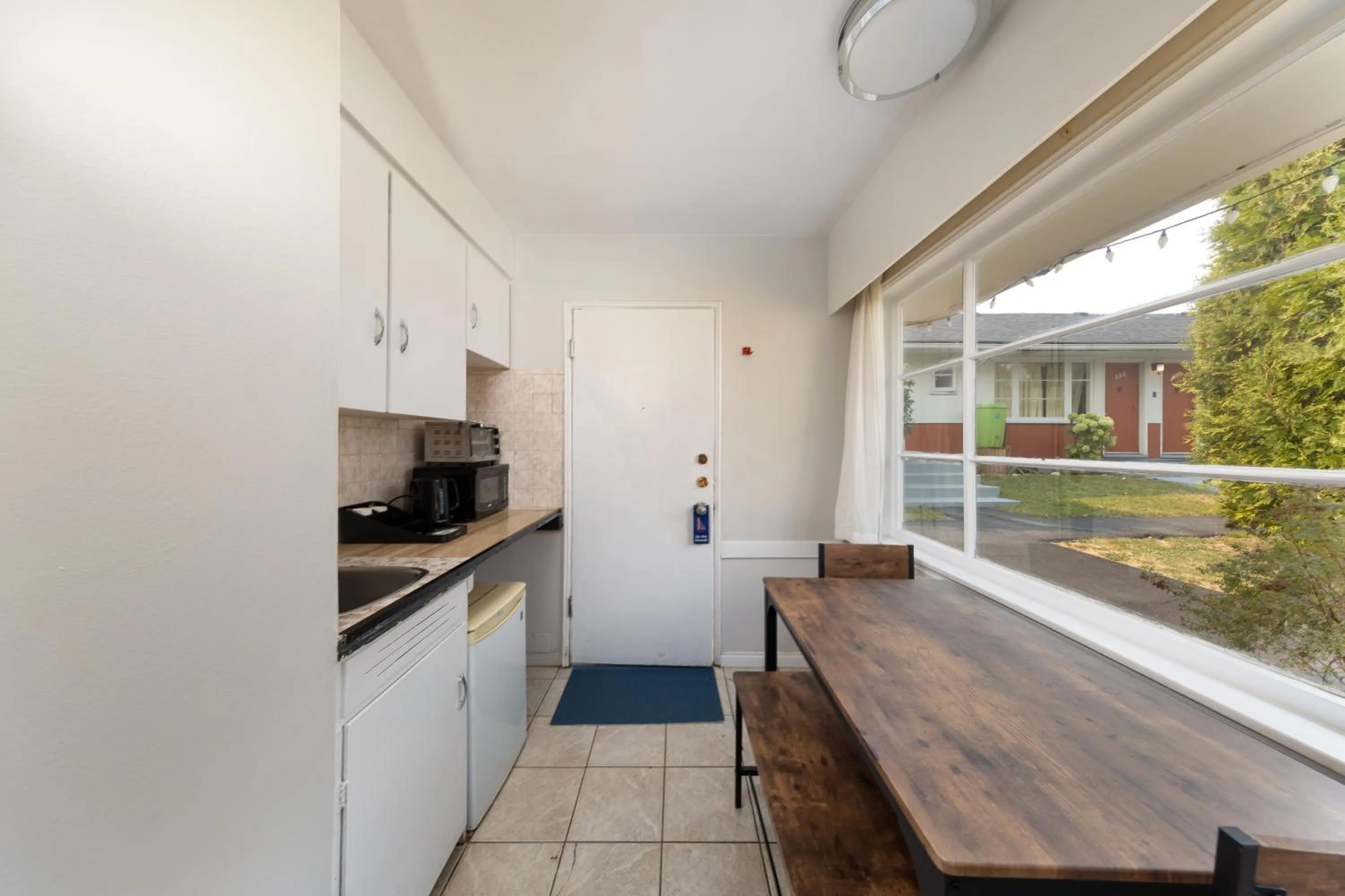 Kitchen or kitchenette in 2400 Motel