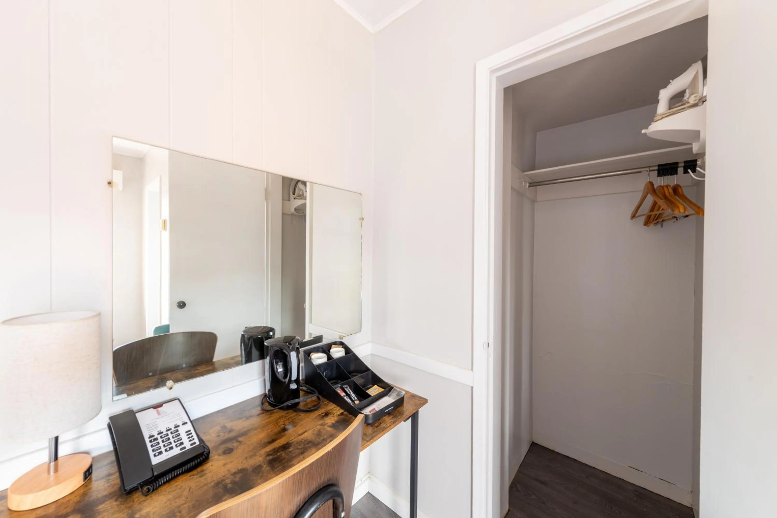 Coffee/tea facilities in 2400 Motel