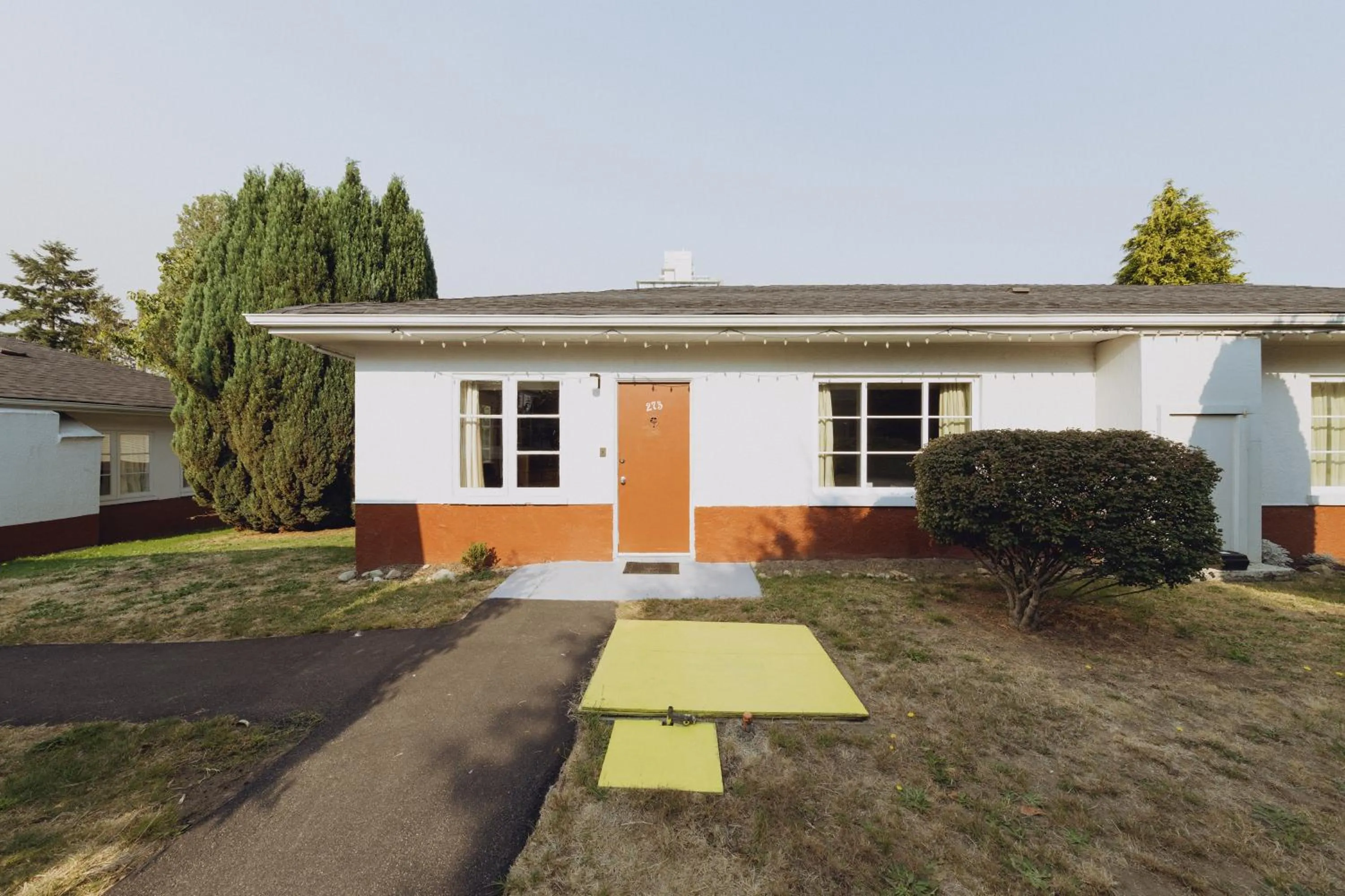 Property building in 2400 Motel