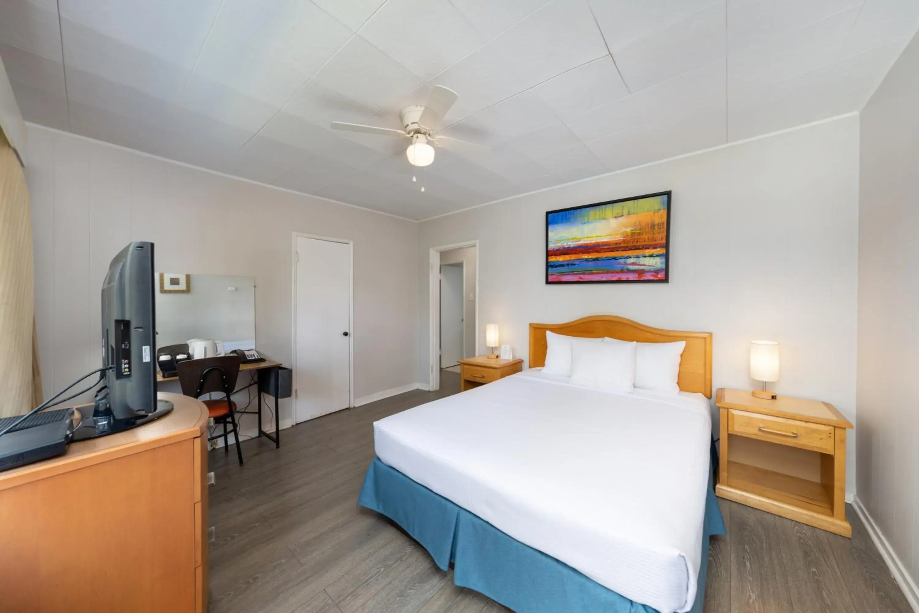 Bedroom, Bed in 2400 Motel Bedroom, Bed in 2400 Motel