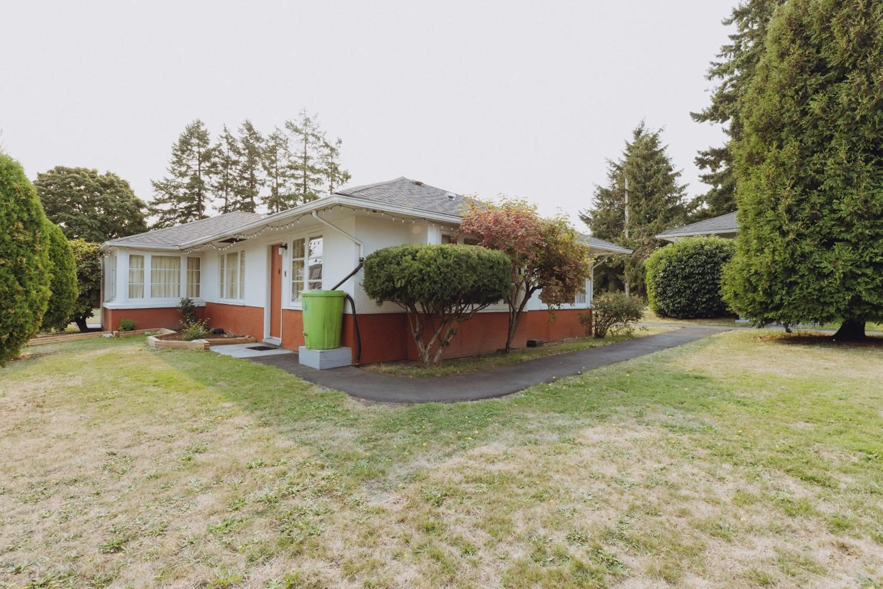 Garden in 2400 Motel