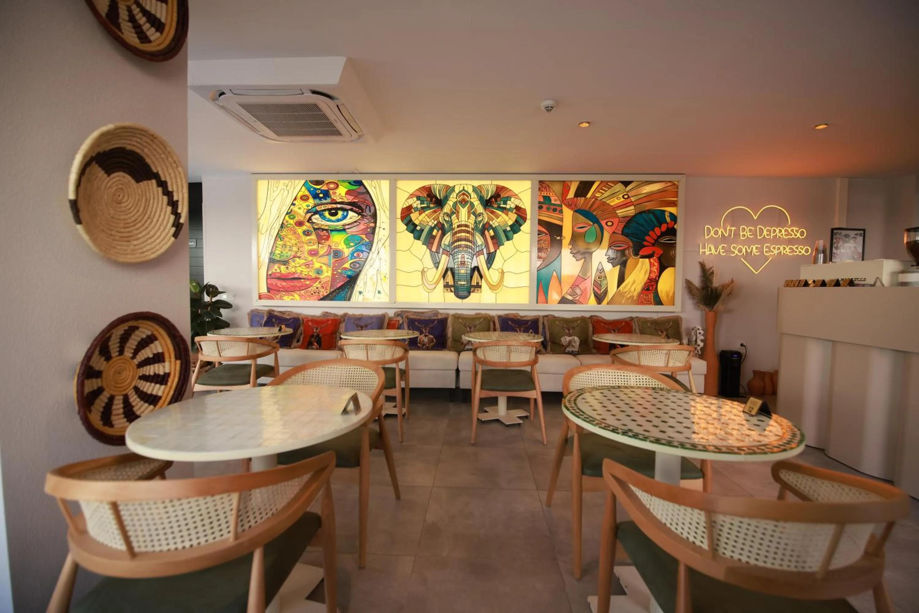 Restaurant/places to eat in Loft 1502