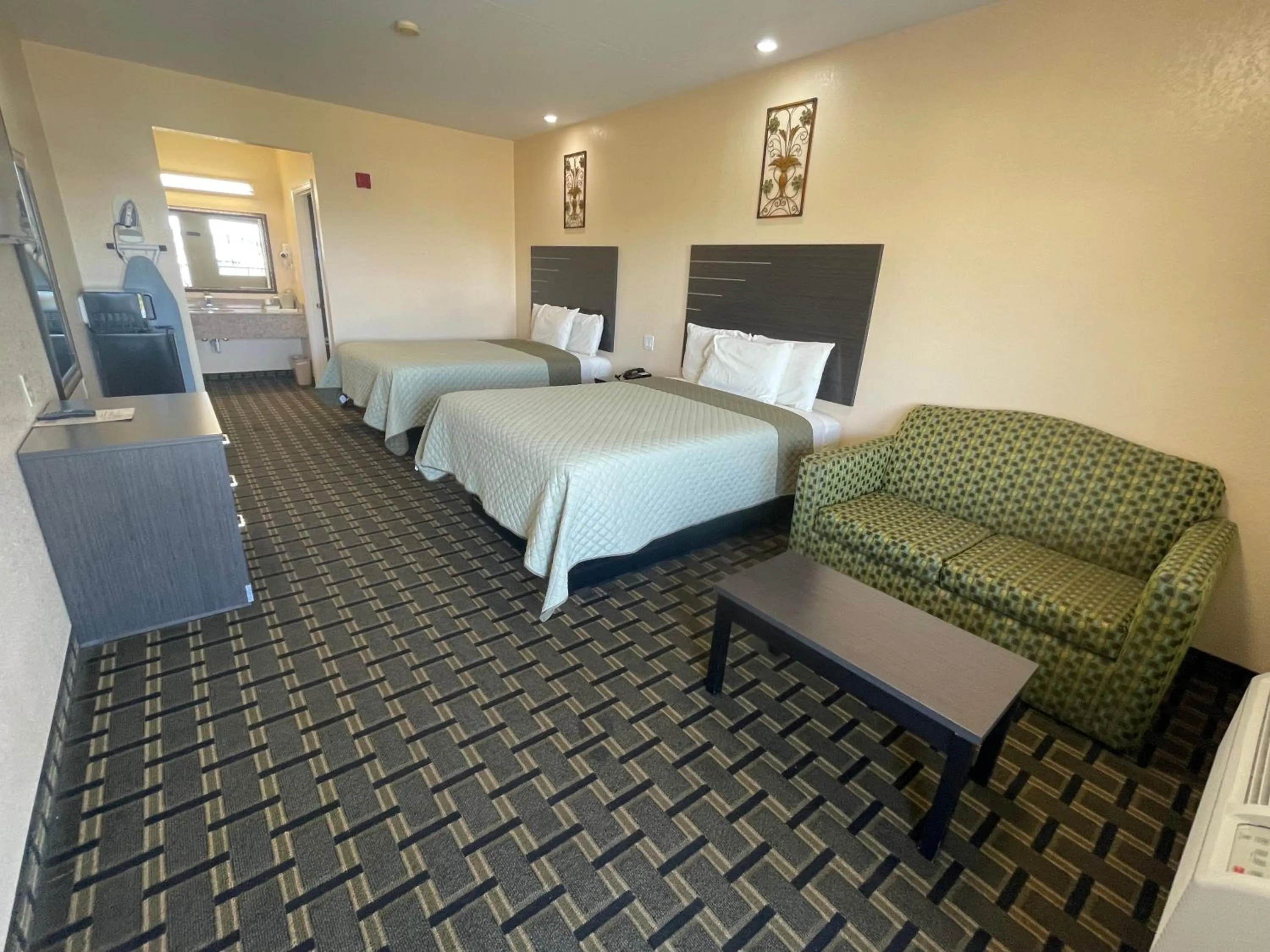 Bed in Homegate Inn & Suites West Memphis