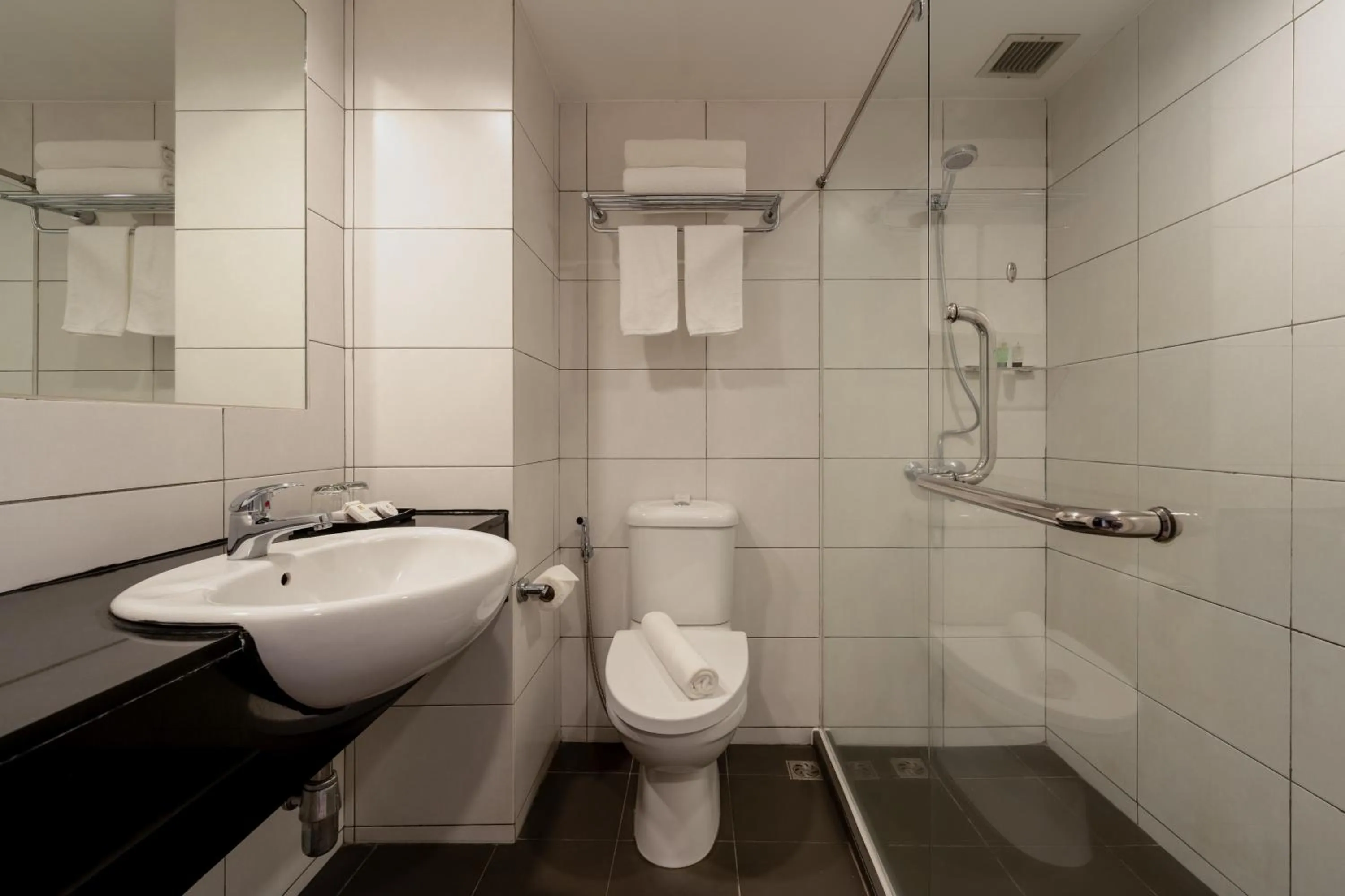 Bathroom in The Palace Hotel Kota Kinabalu