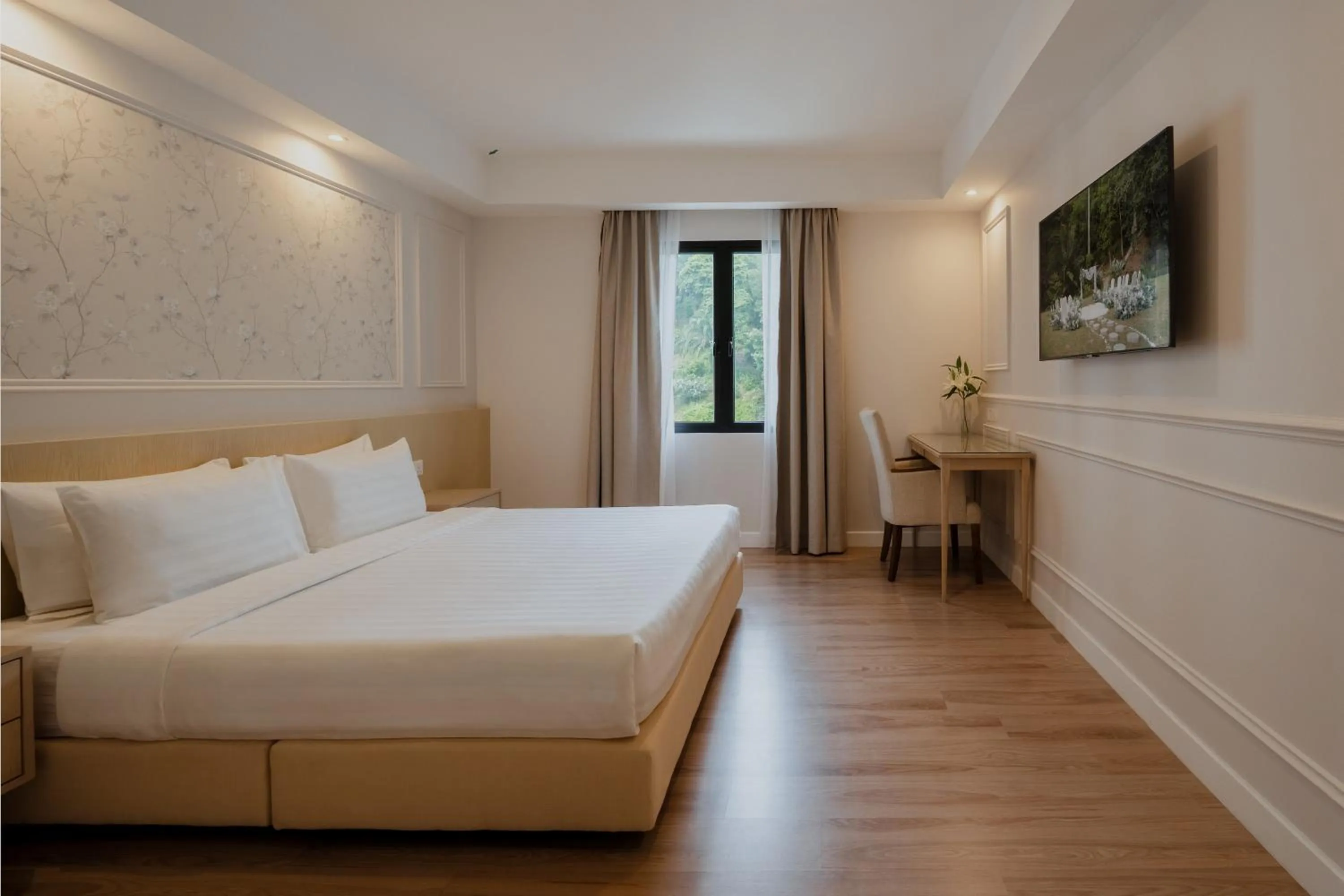 Bedroom, Bed in The Palace Hotel Kota Kinabalu