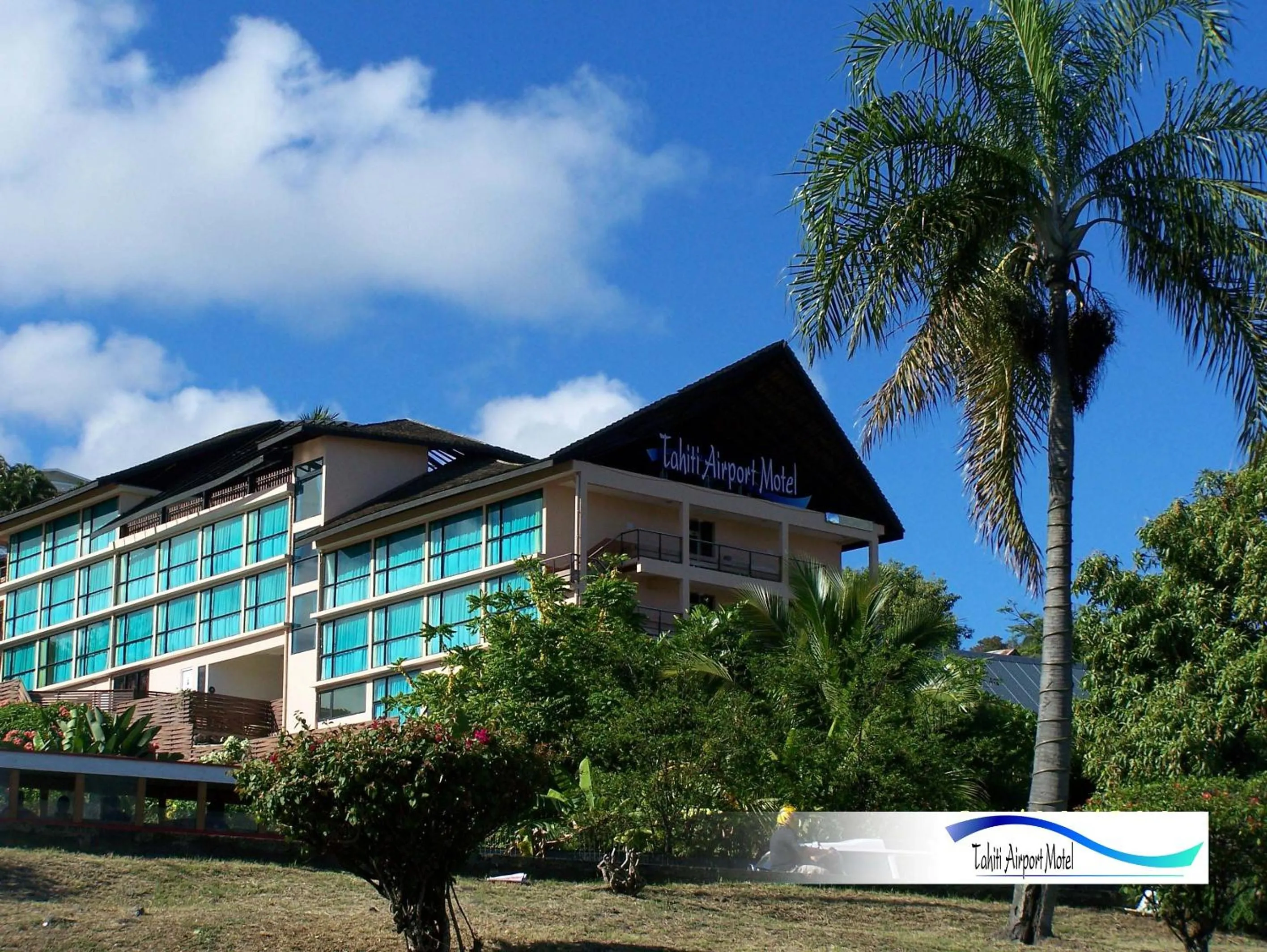 Facade/entrance in Tahiti Airport Motel