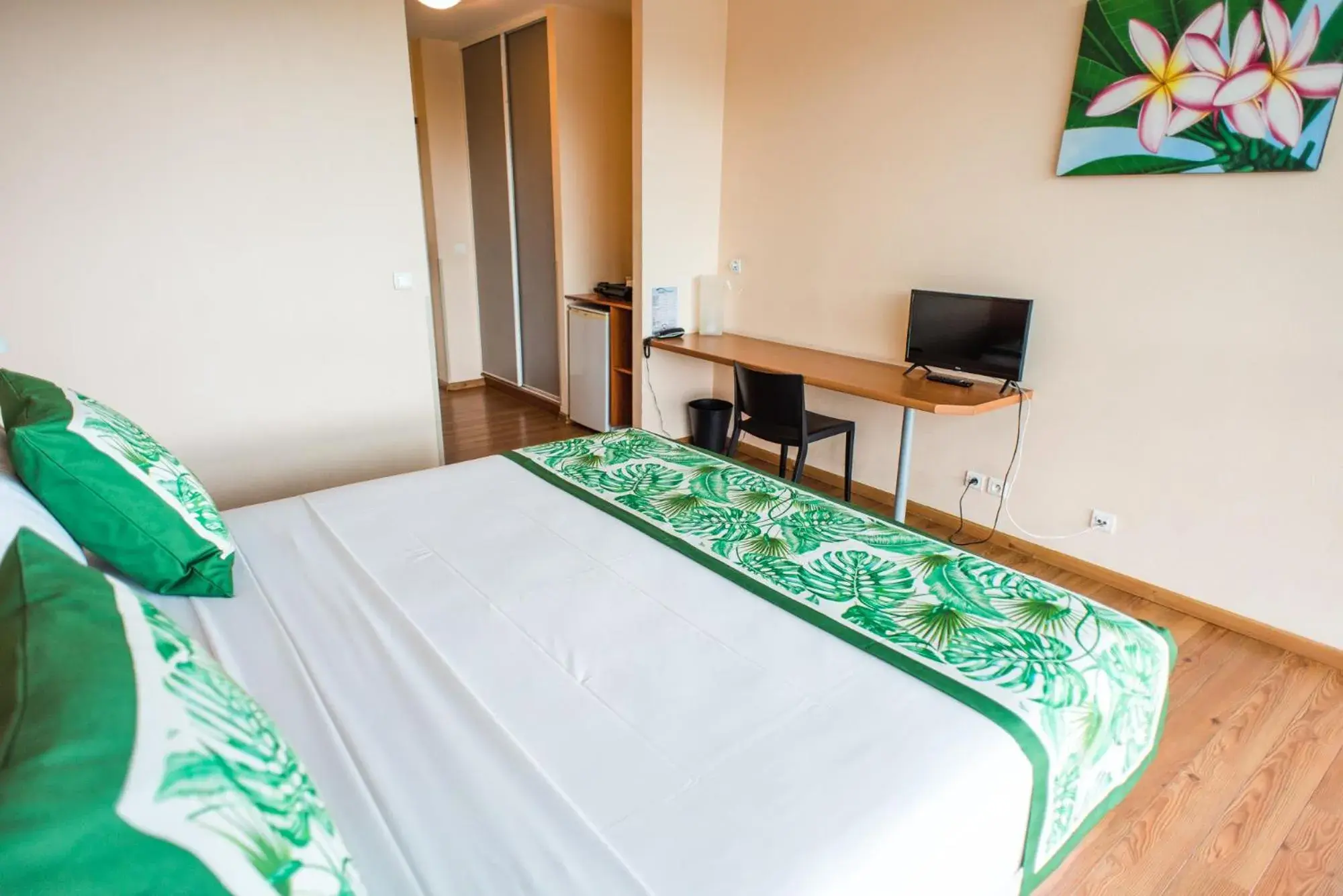 Photo of the whole room, Bed in Tahiti Airport Motel Photo of the whole room, Bed in Tahiti Airport Motel