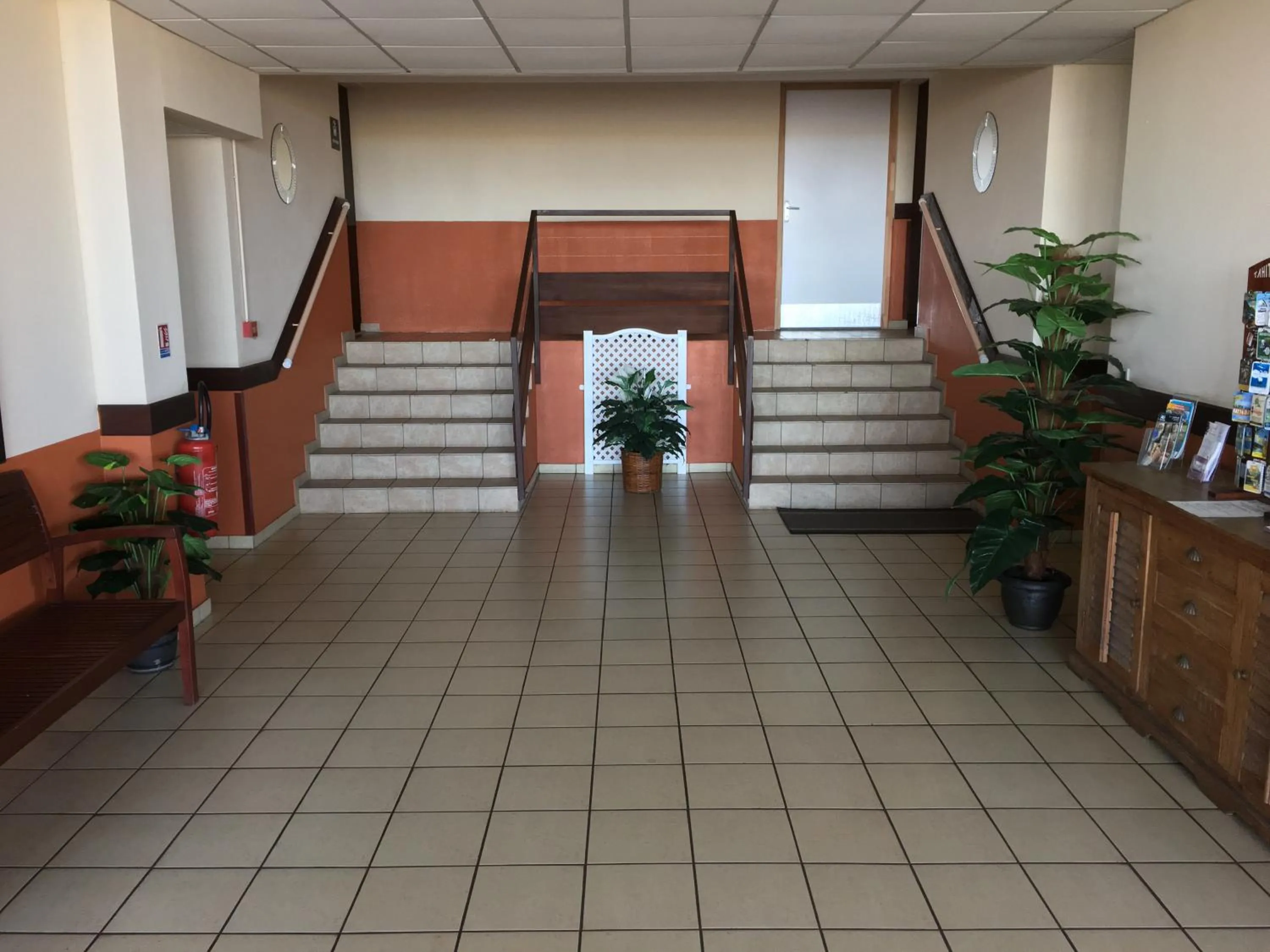 Property building in Tahiti Airport Motel