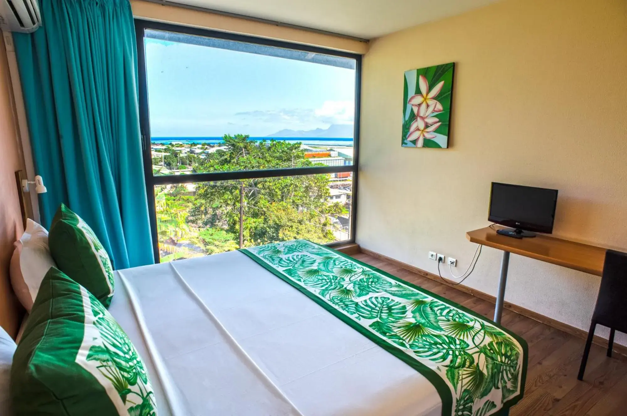 Photo of the whole room, Bed in Tahiti Airport Motel Photo of the whole room, Bed in Tahiti Airport Motel