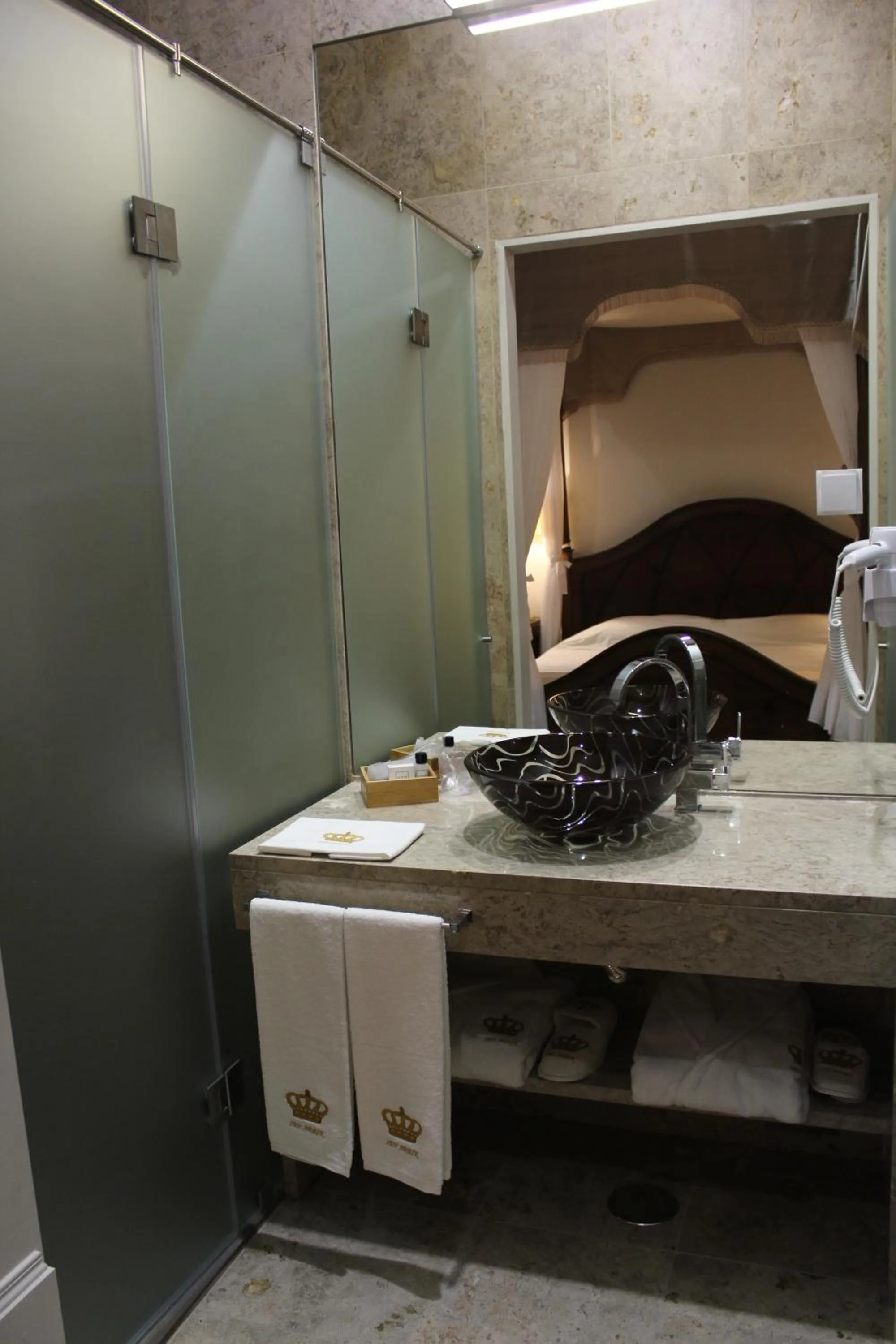 Toilet in Hotel Ibn-Arrik