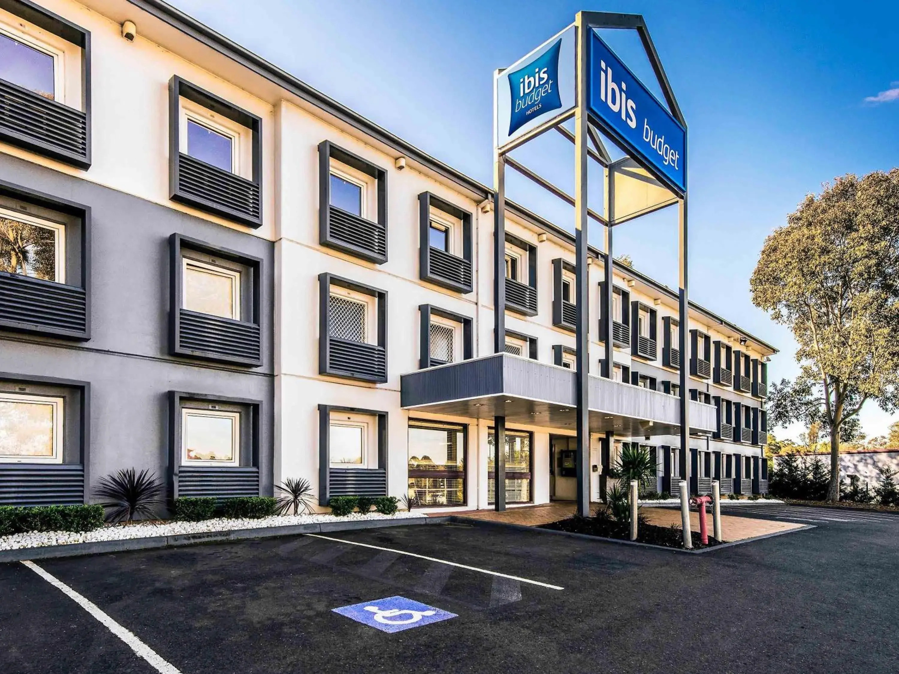 Property building in ibis Budget - Campbelltown Property building in ibis Budget - Campbelltown