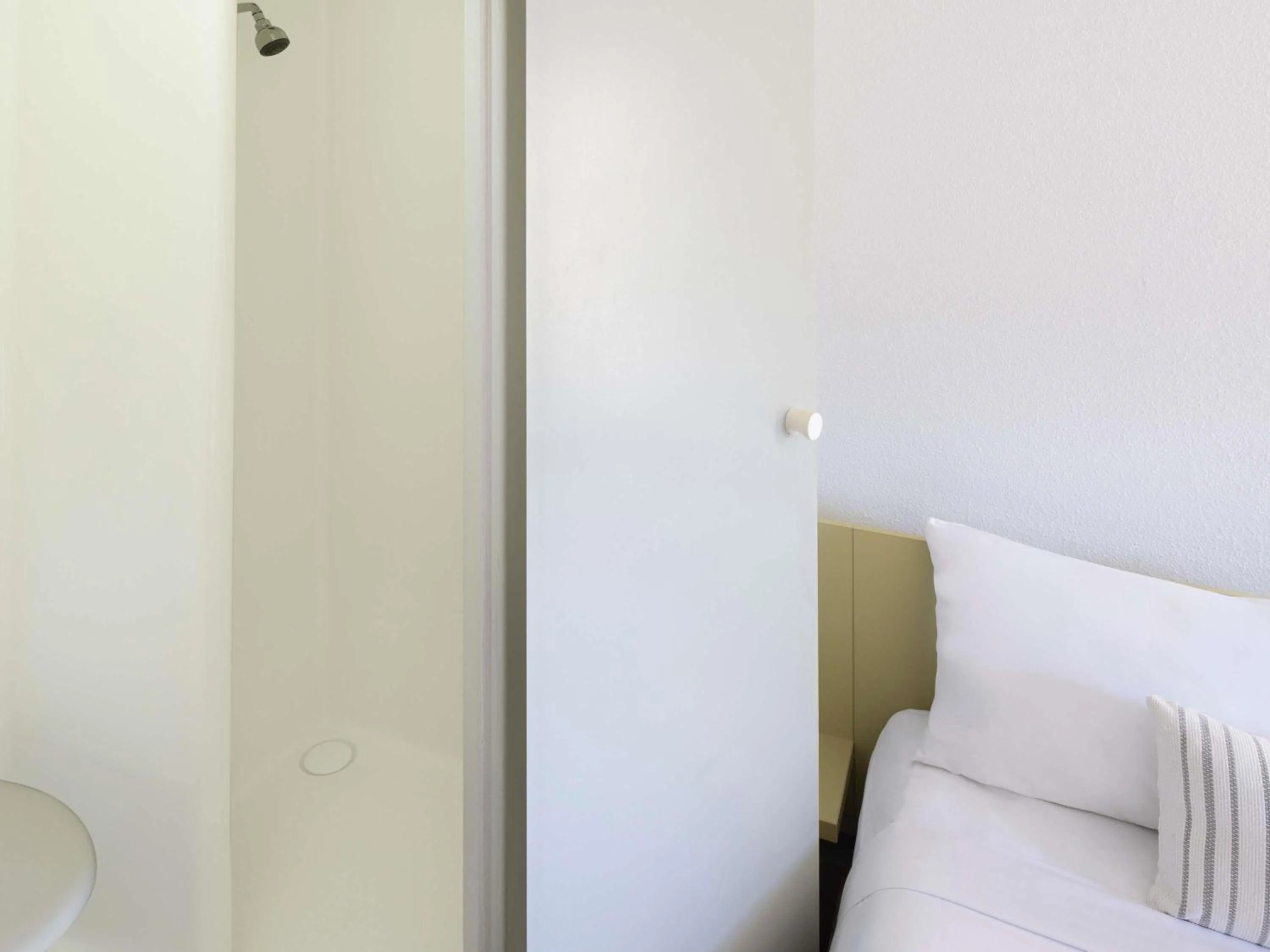 Bedroom, Bed in ibis Budget - Campbelltown