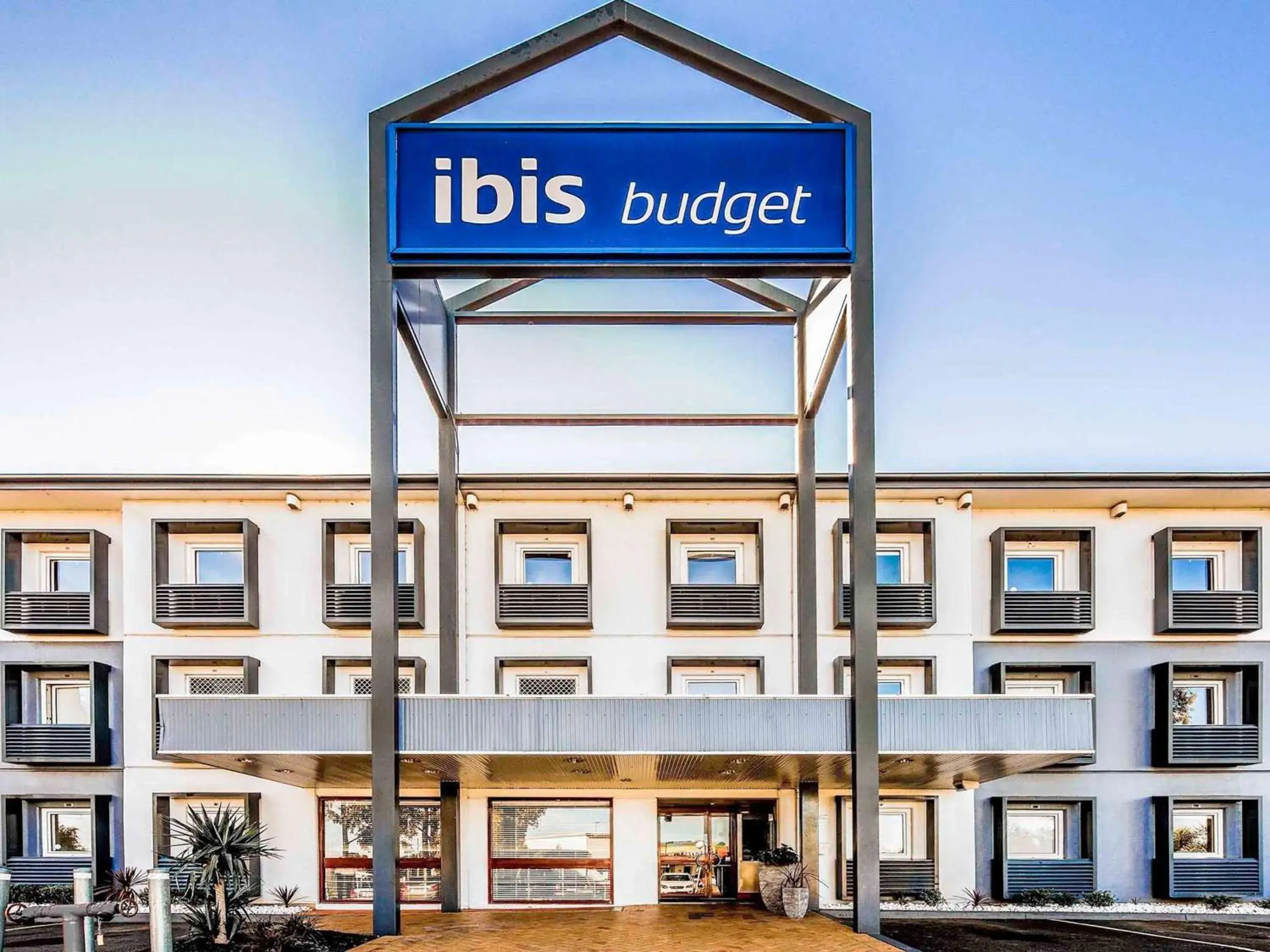 Property building in ibis Budget - Campbelltown Property building in ibis Budget - Campbelltown