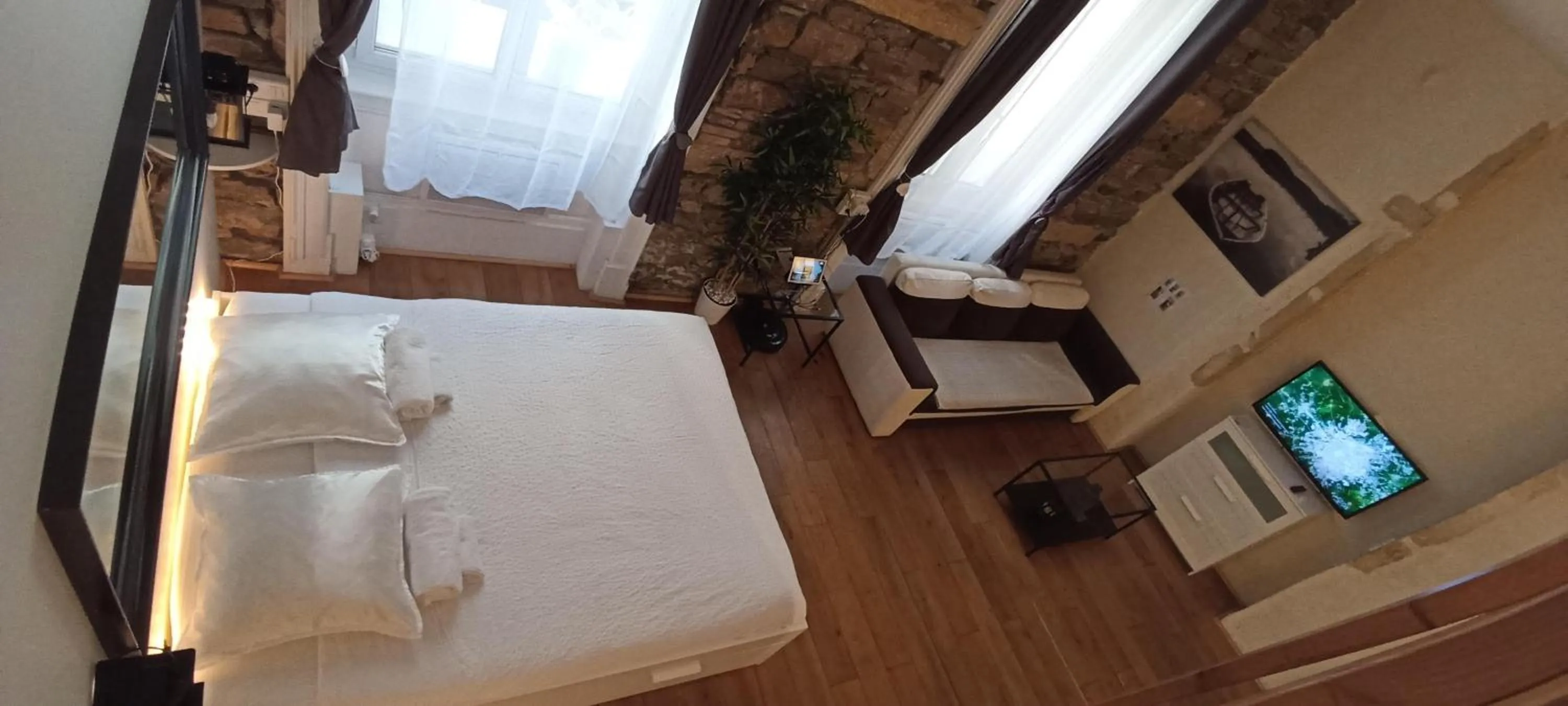 Bed in LOGE DE L'OPERA