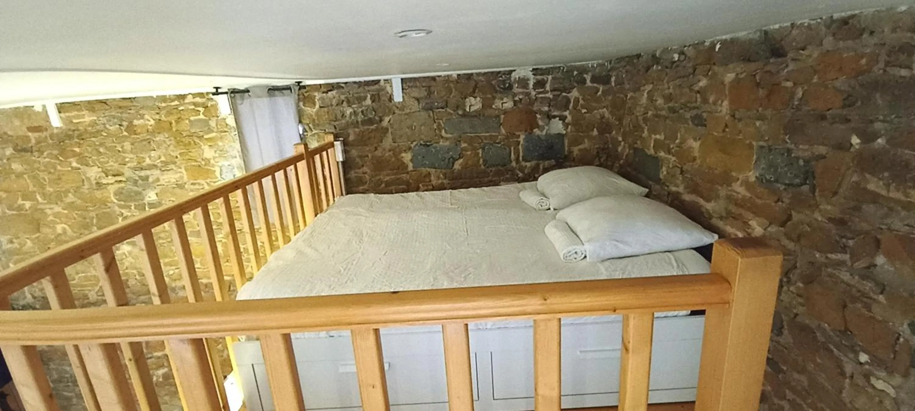 Bed in LOGE DE L'OPERA