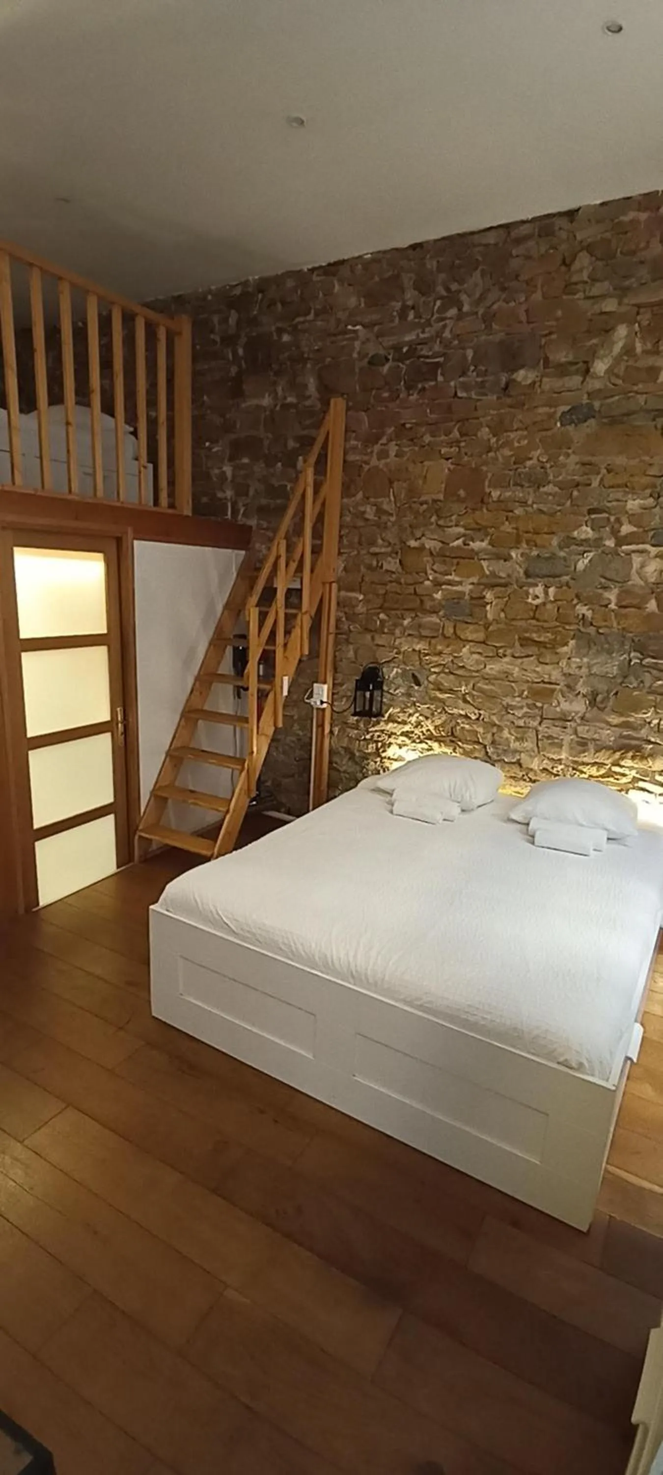 Bed in LOGE DE L'OPERA