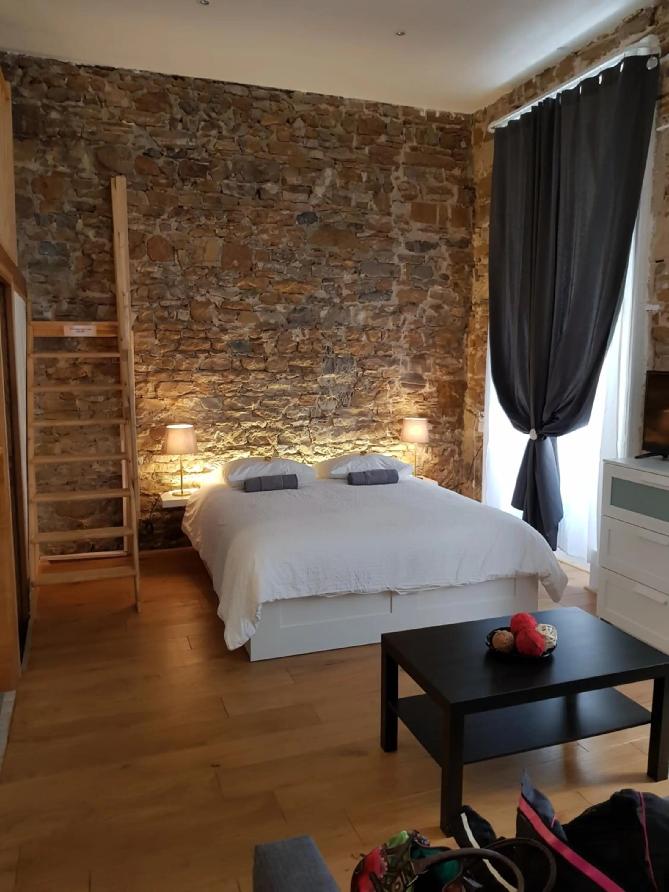 Bed in LOGE DE L'OPERA