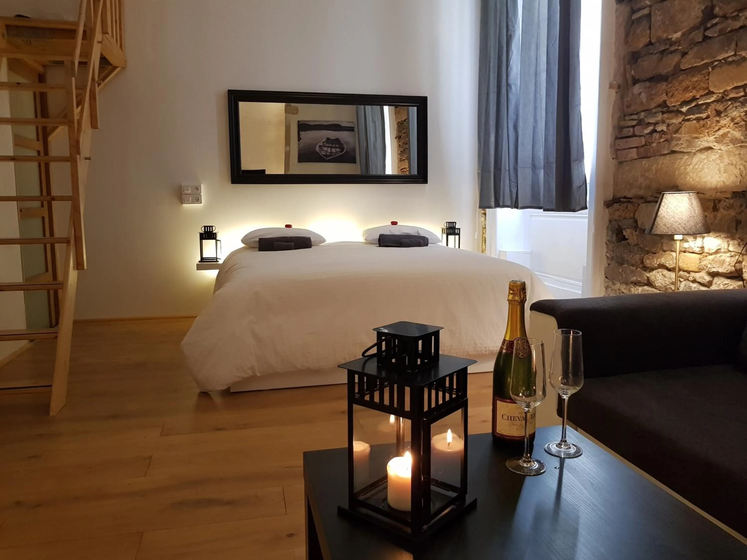 Bedroom, Bed in LOGE DE L'OPERA