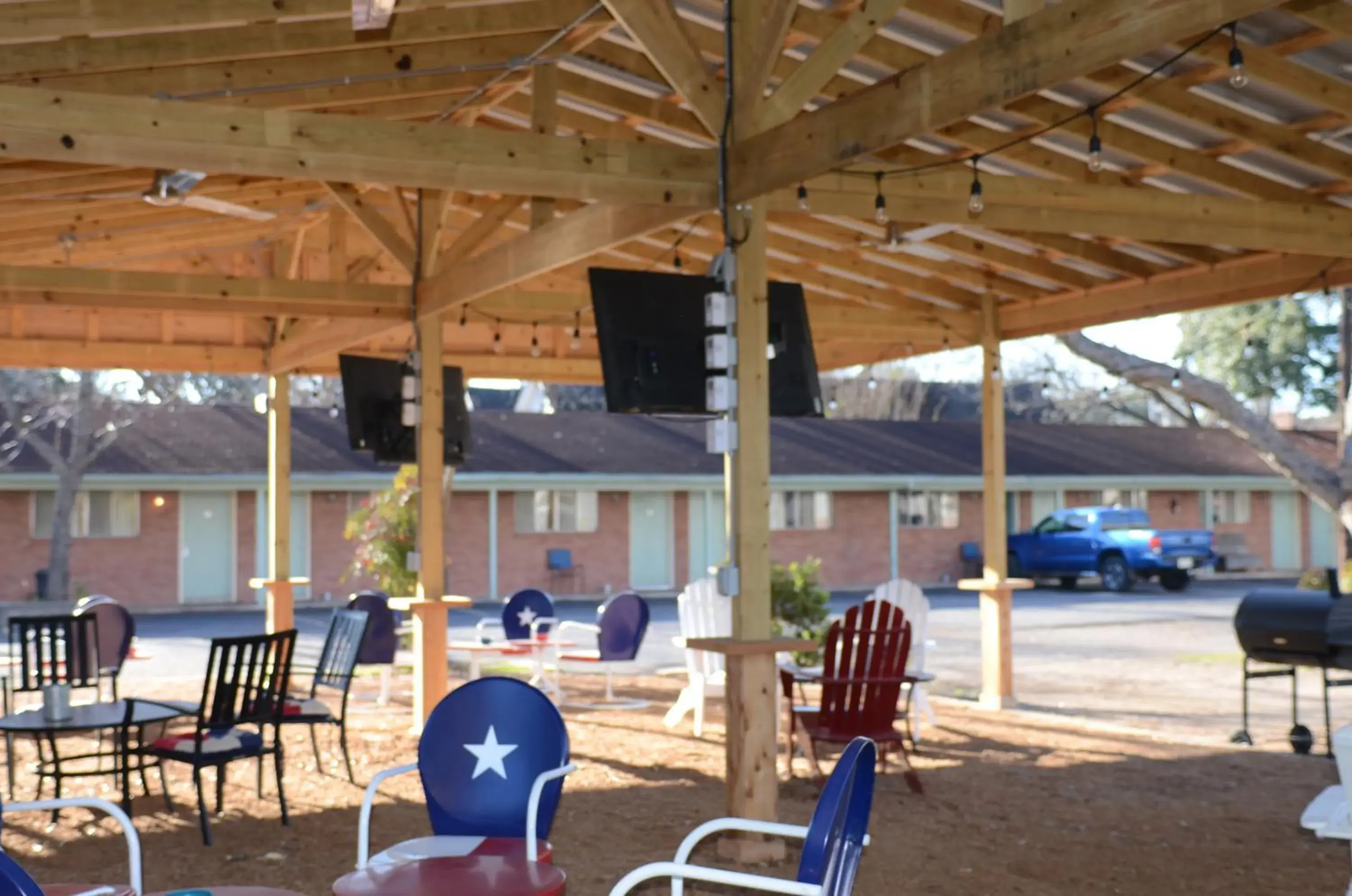 Property building in The Oak Motel Property building in The Oak Motel