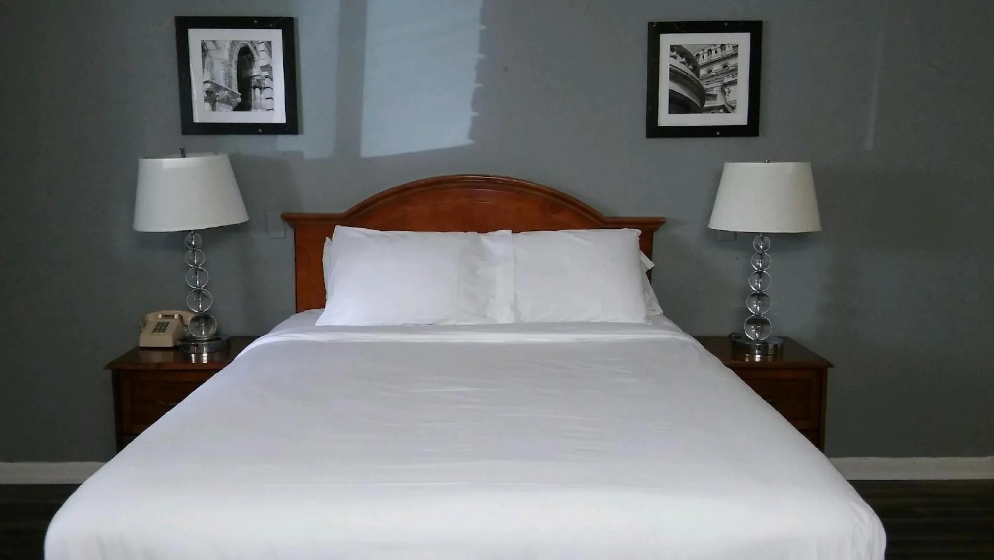 Bedroom, Bed in The Oak Motel