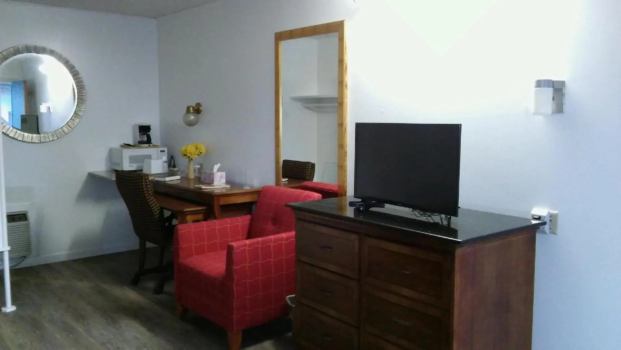 TV and multimedia in The Oak Motel