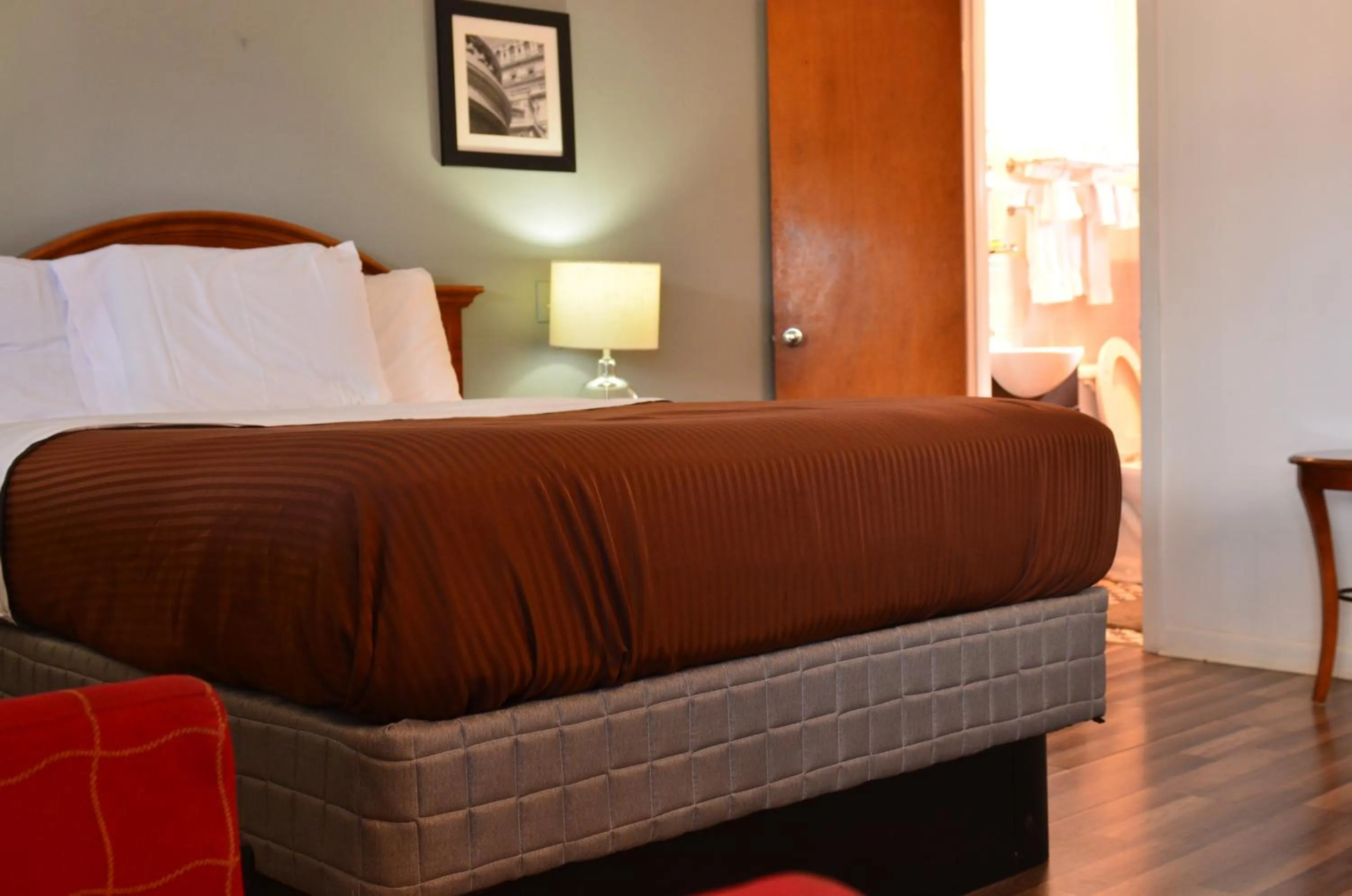 Bed in The Oak Motel