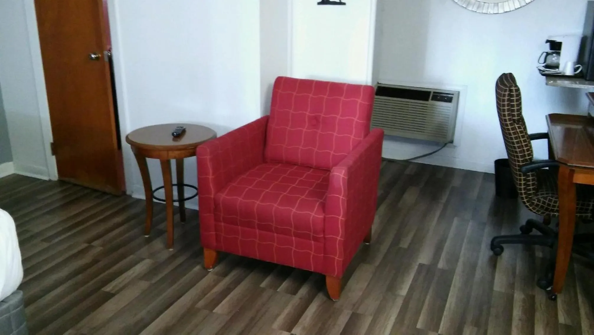 Seating area in The Oak Motel