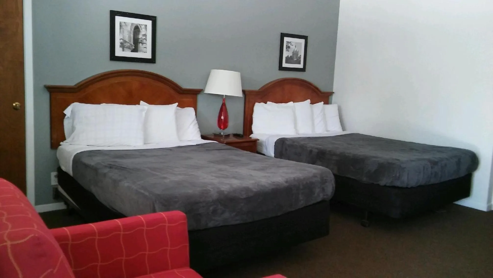 Bed in The Oak Motel