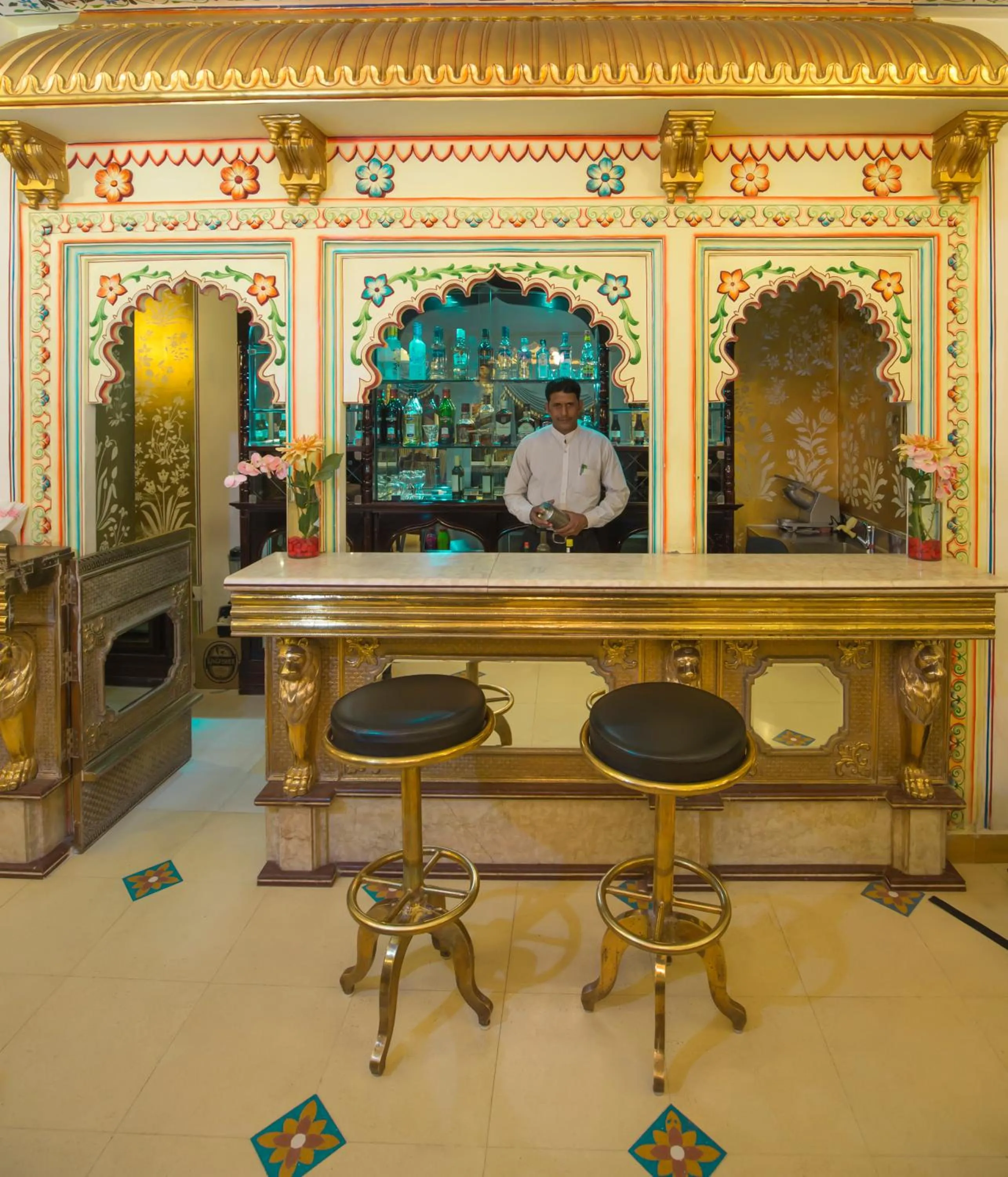 Lounge or bar in Umaid Bhawan - A Heritage Style Boutique Hotel
