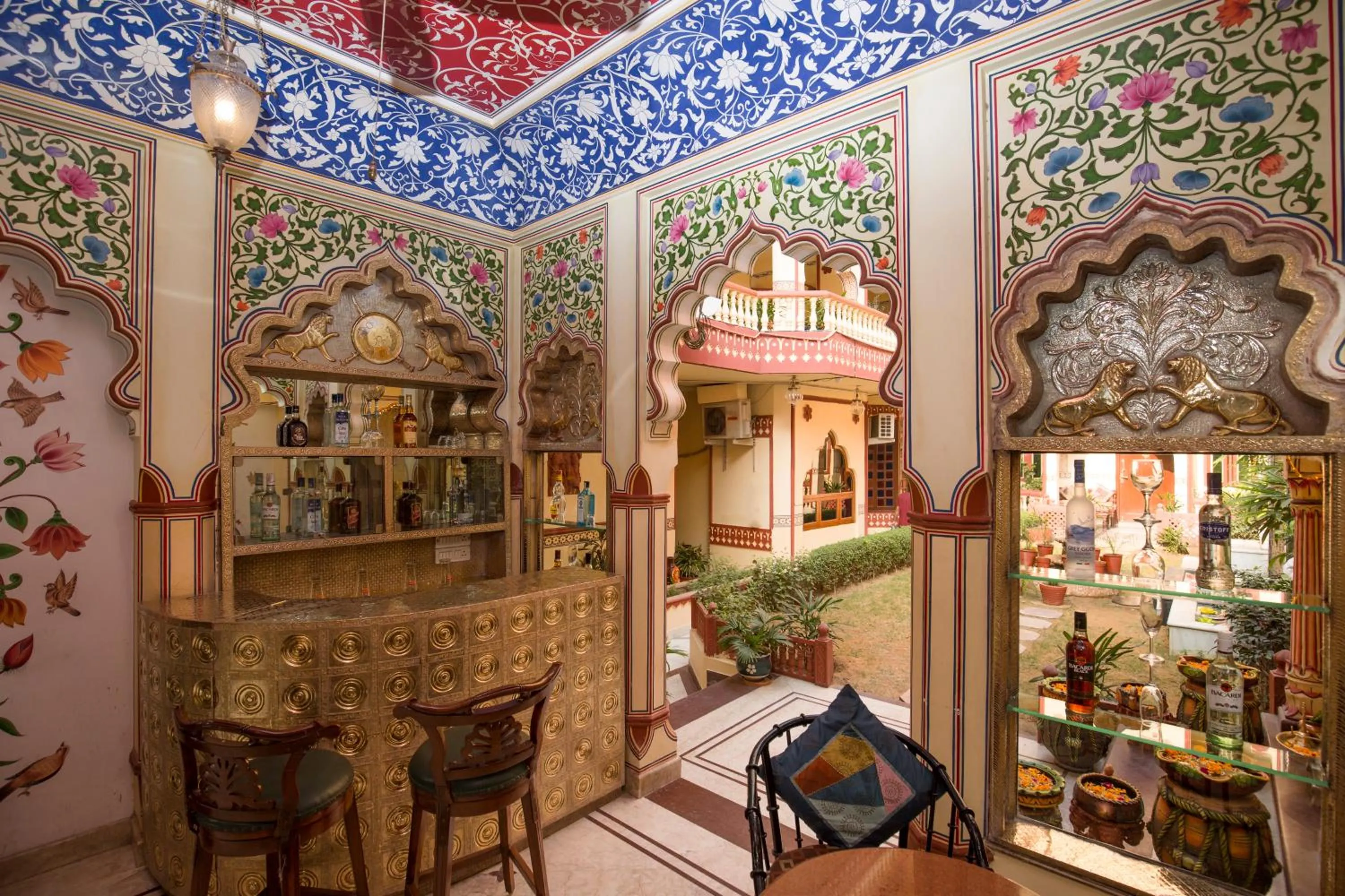 Lounge or bar in Umaid Bhawan - A Heritage Style Boutique Hotel