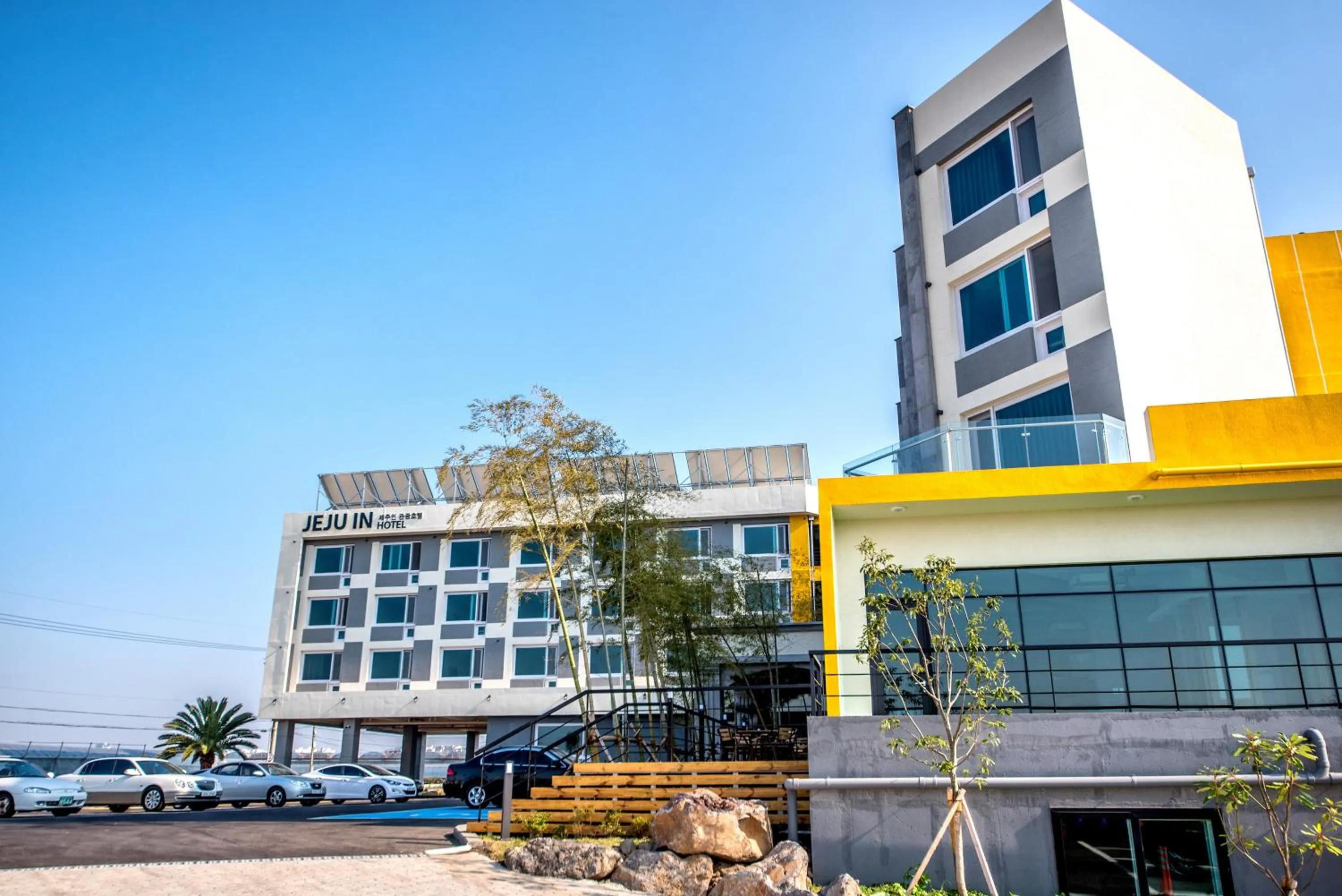 Property building in Jeju In Hotel